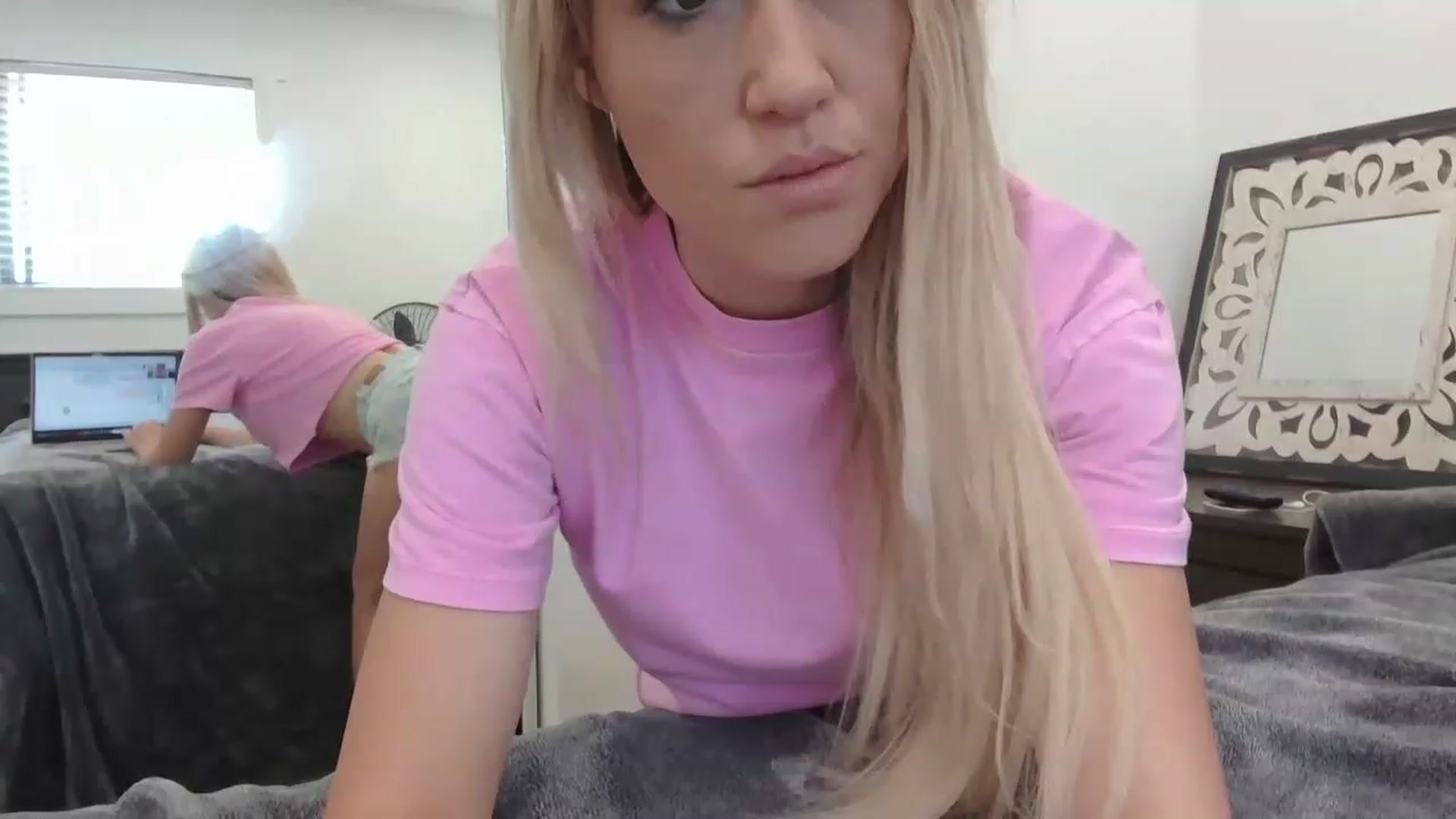 Gallery image thumbnail from blondmilf92's myfreecams stream on, 05/18/2023, 18:35 image 6 of 20