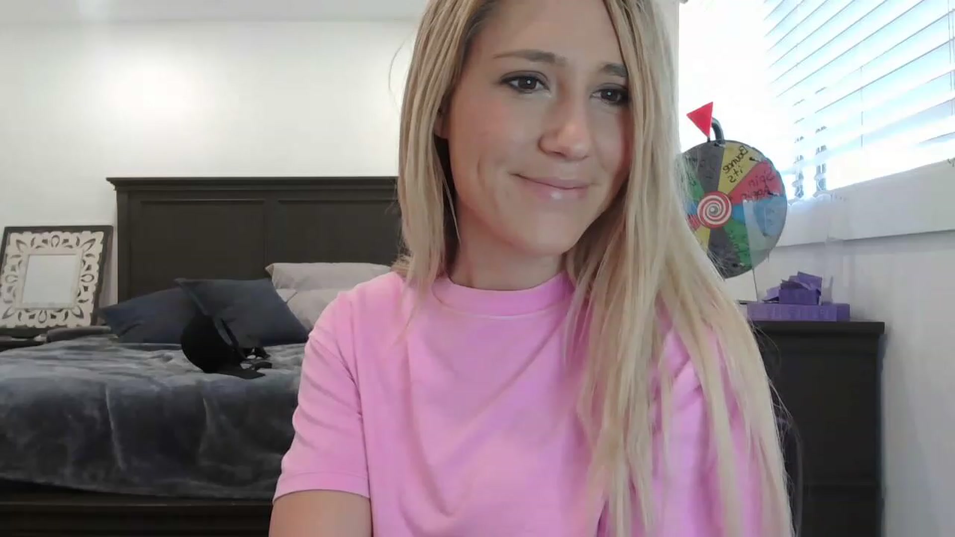 Gallery image thumbnail from blondmilf92's myfreecams stream on, 05/18/2023, 20:02 image 10 of 20