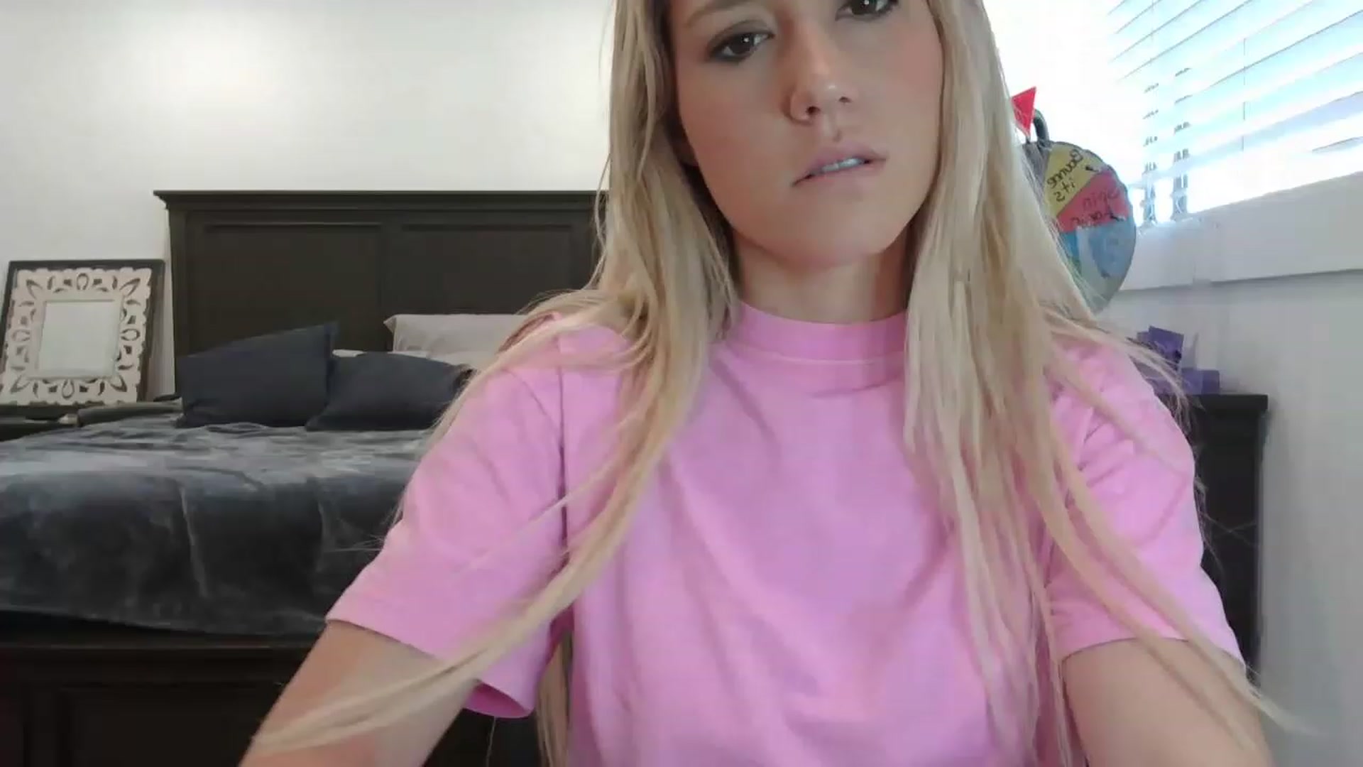Gallery image thumbnail from blondmilf92's myfreecams stream on, 05/18/2023, 20:02 image 18 of 20