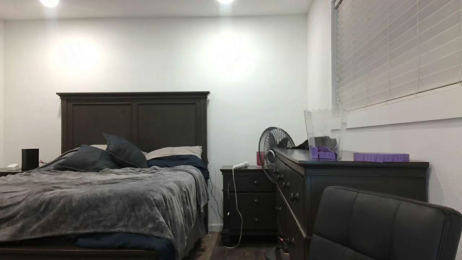 Gallery image thumbnail from blondmilf92's myfreecams stream on, 05/23/2023, 04:09 image 8 of 20