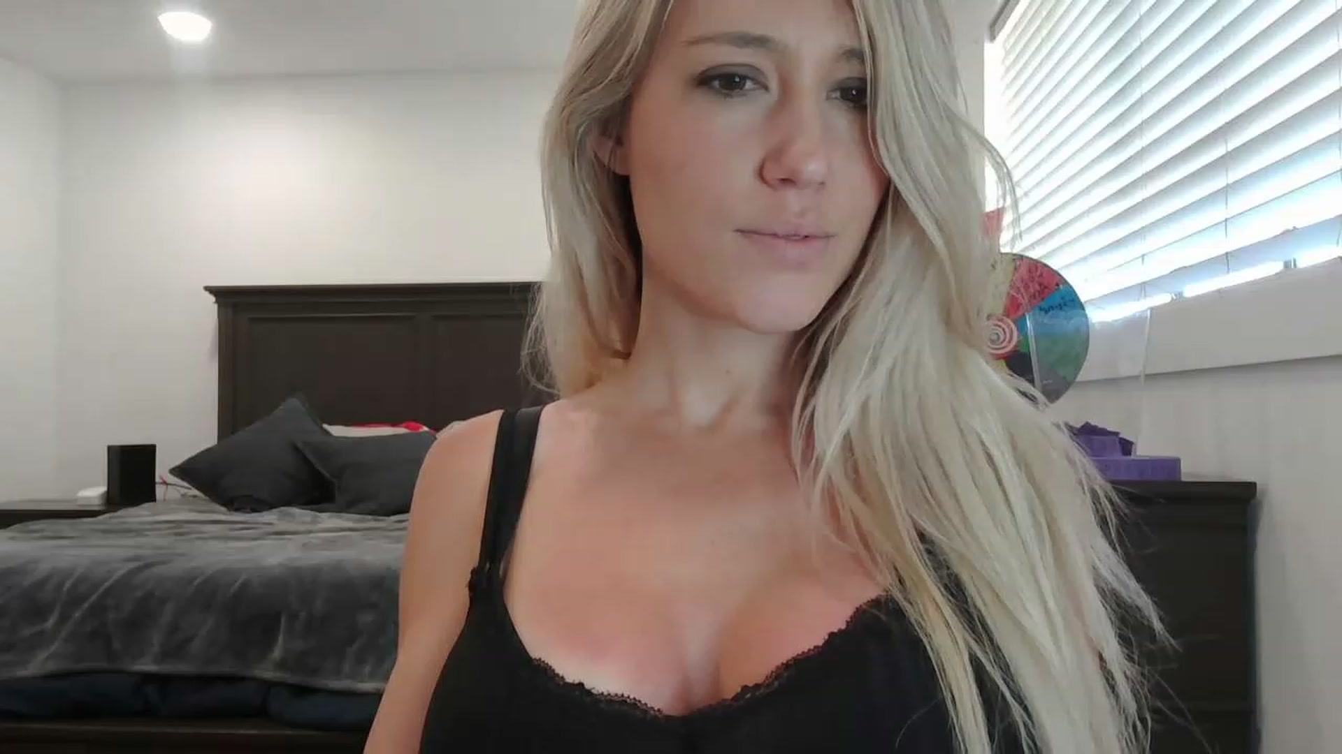 Gallery image thumbnail from blondmilf92's myfreecams stream on, 05/23/2023, 18:23 image 15 of 20