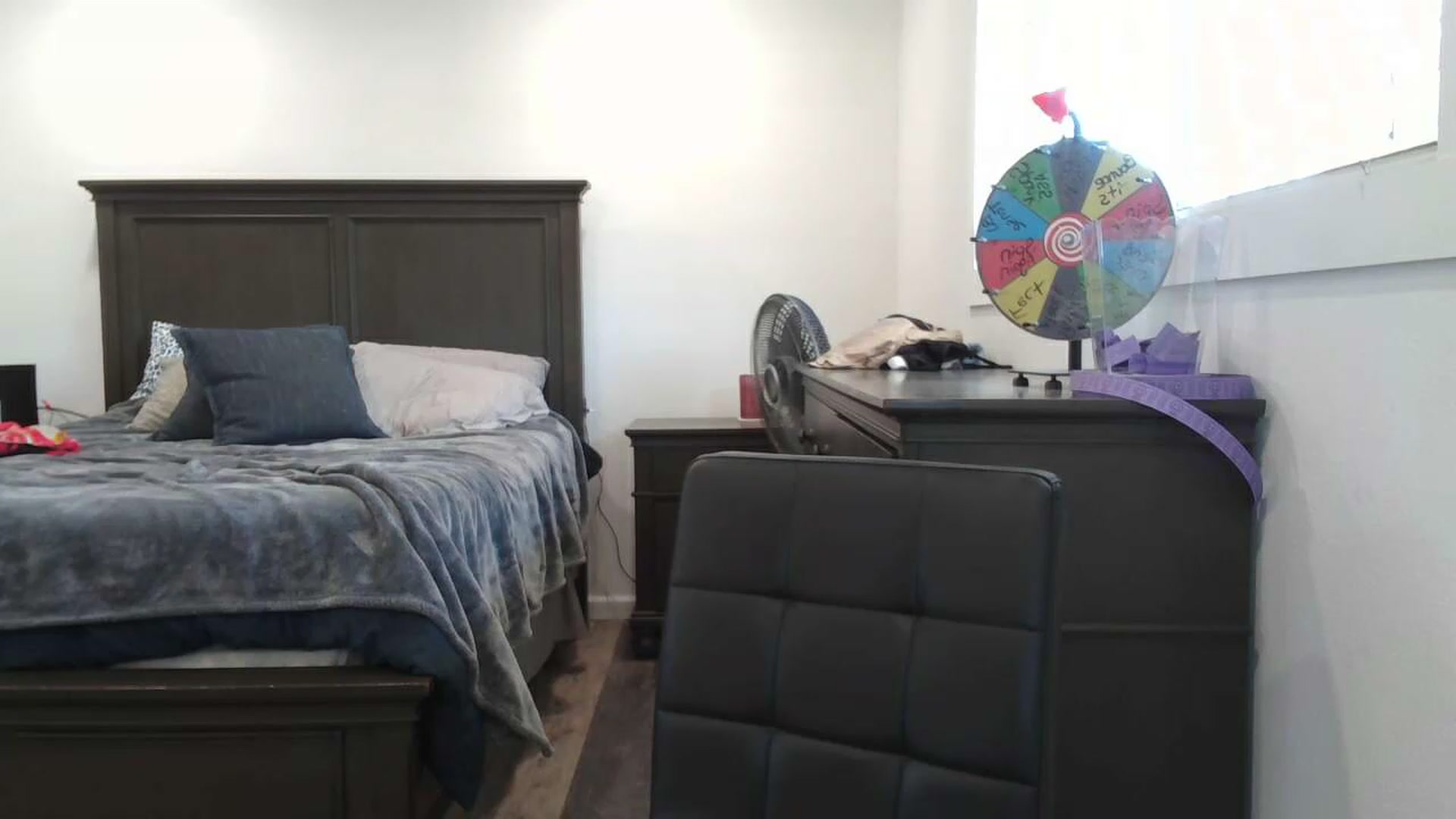 Gallery image thumbnail from blondmilf92's myfreecams stream on, 05/26/2023, 18:45 image 7 of 20