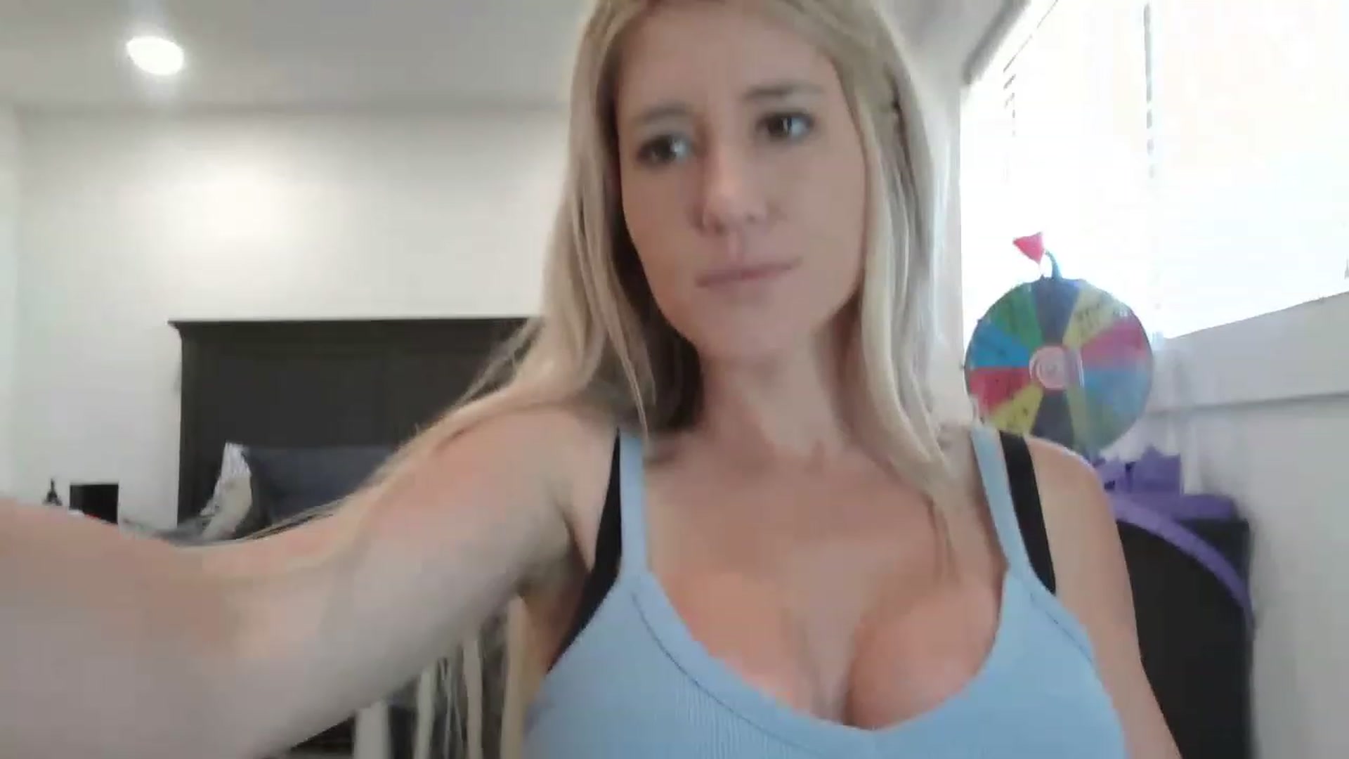 Gallery image thumbnail from blondmilf92's myfreecams stream on, 05/26/2023, 18:45 image 8 of 20