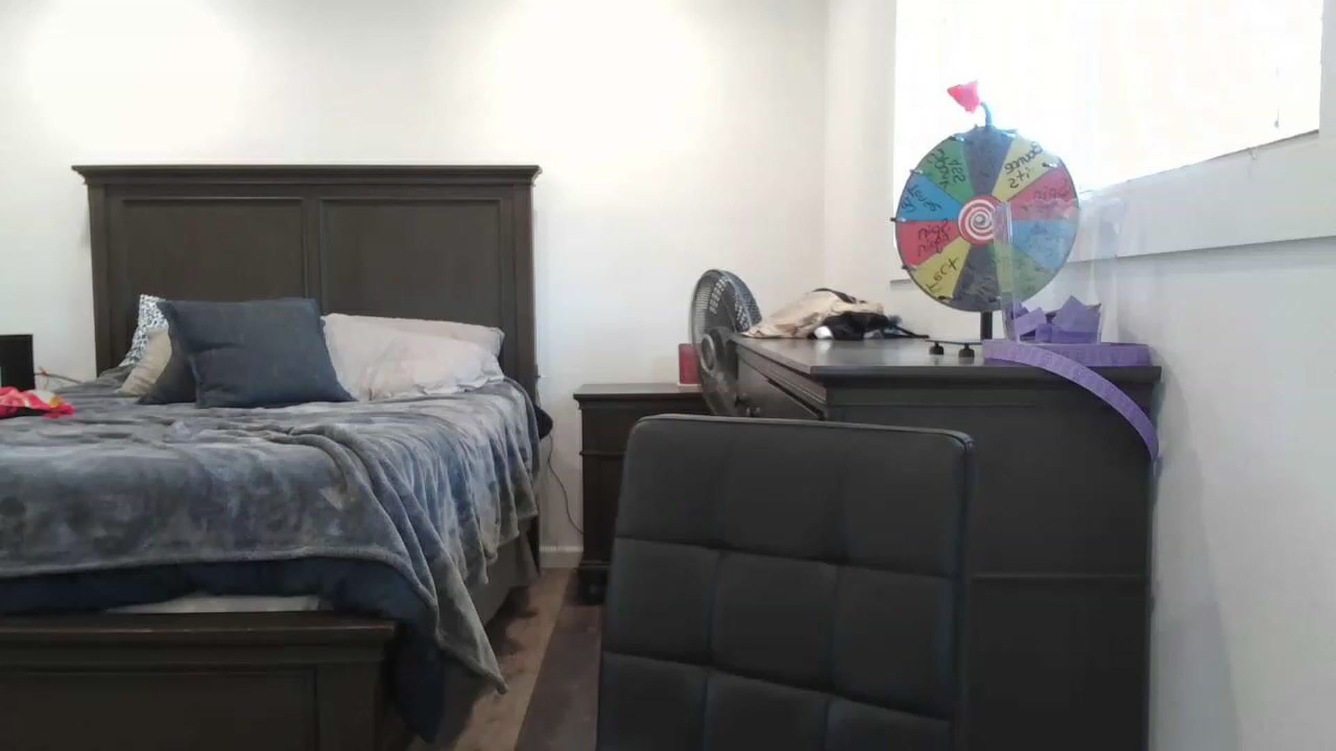 Gallery image thumbnail from blondmilf92's myfreecams stream on, 05/26/2023, 18:45 image 6 of 20