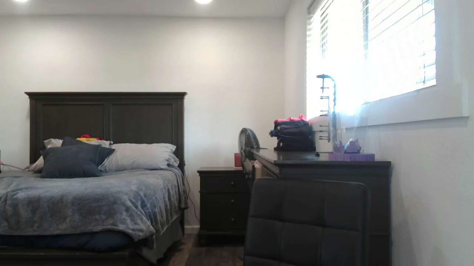 Gallery image thumbnail from blondmilf92's myfreecams stream on, 05/31/2023, 15:34 image 5 of 20