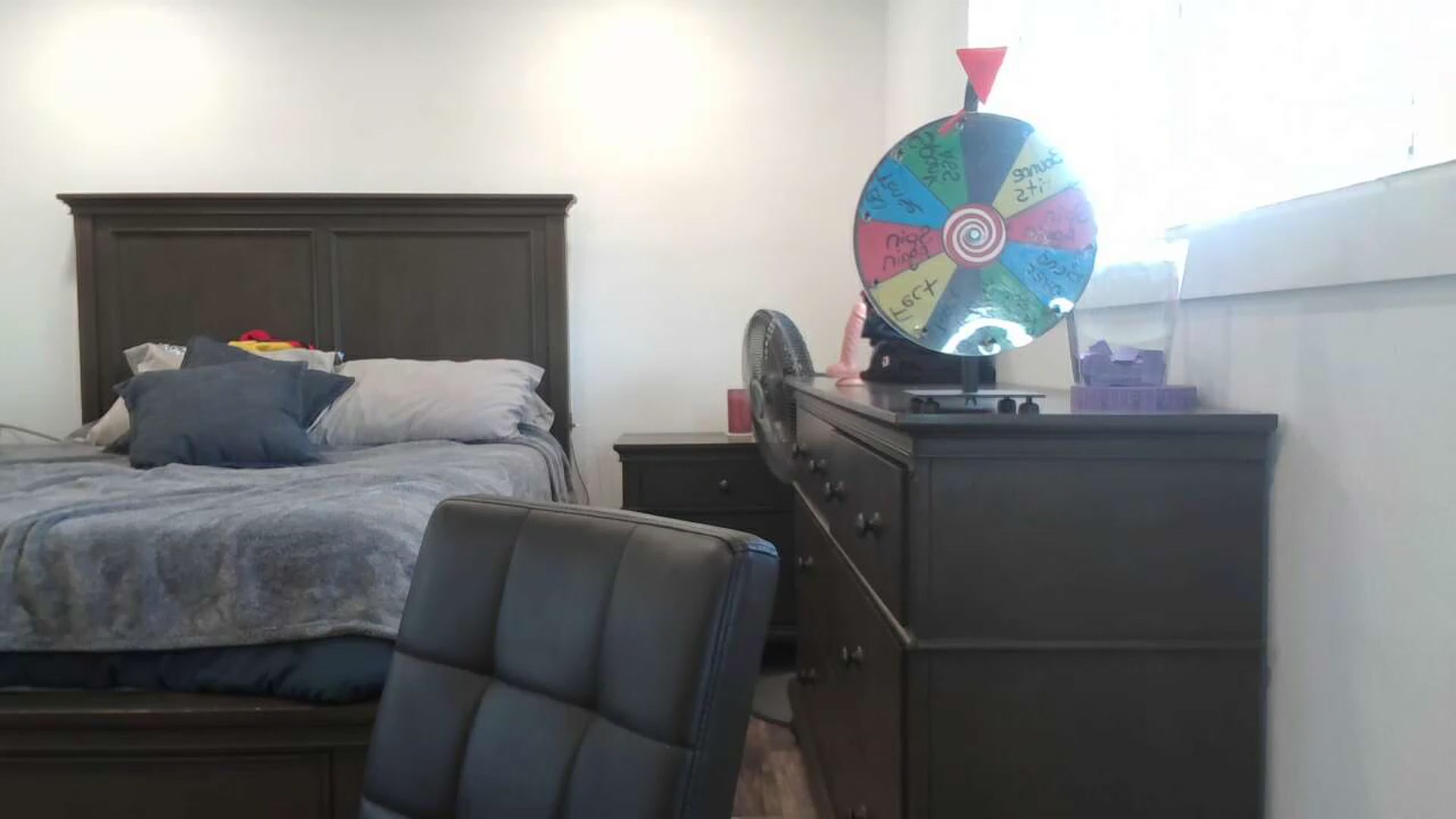 Gallery image thumbnail from blondmilf92's myfreecams stream on, 05/31/2023, 17:17 image 17 of 20