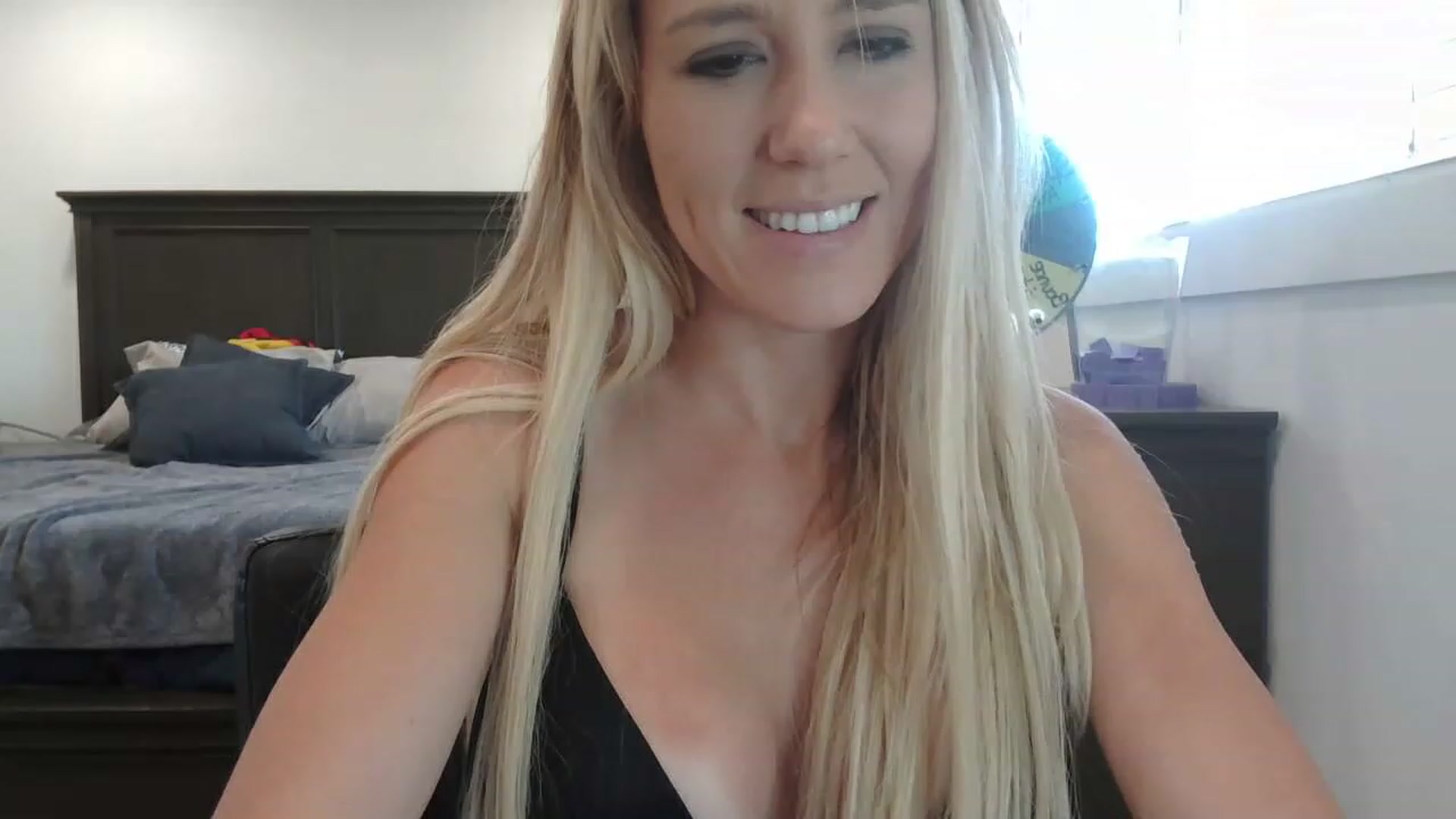 Gallery image thumbnail from blondmilf92's myfreecams stream on, 05/31/2023, 17:17 image 11 of 20