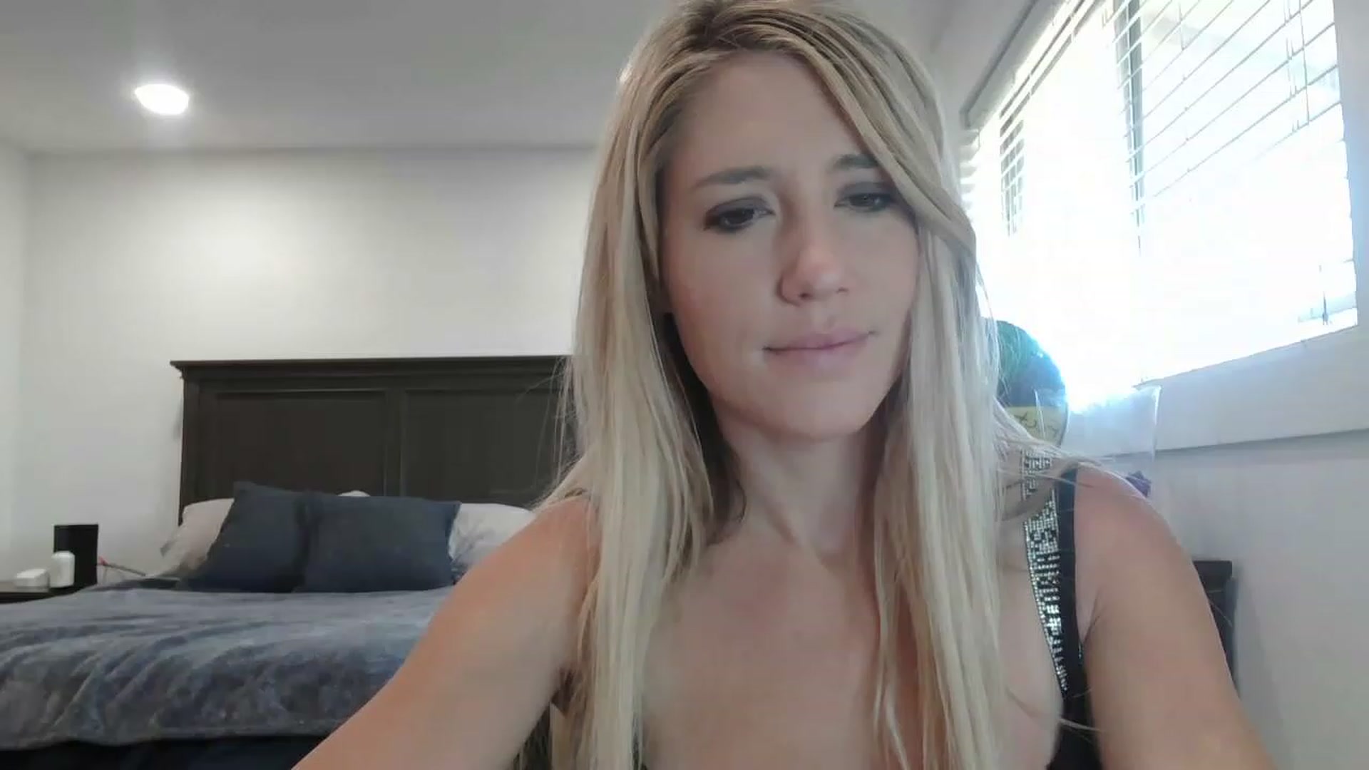 Gallery image thumbnail from blondmilf92's myfreecams stream on, 06/01/2023, 15:35 image 1 of 20