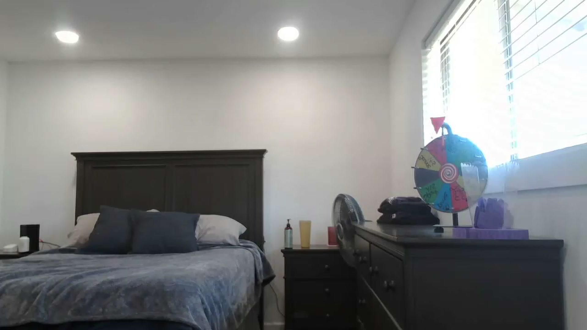 Gallery image thumbnail from blondmilf92's myfreecams stream on, 06/01/2023, 17:30 image 1 of 20