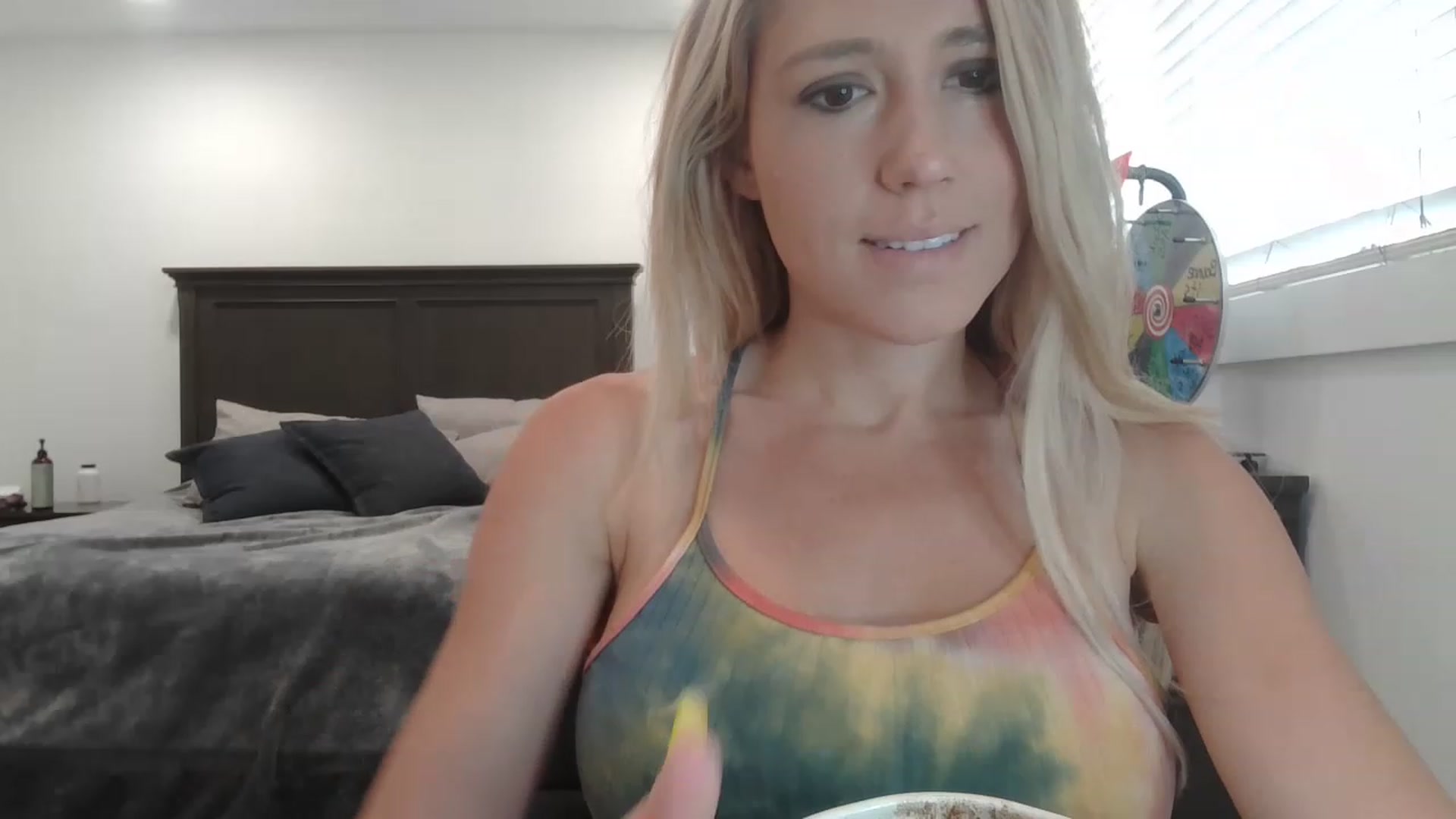 Gallery image thumbnail from blondmilf92's myfreecams stream on, 06/06/2023, 17:04 image 11 of 20