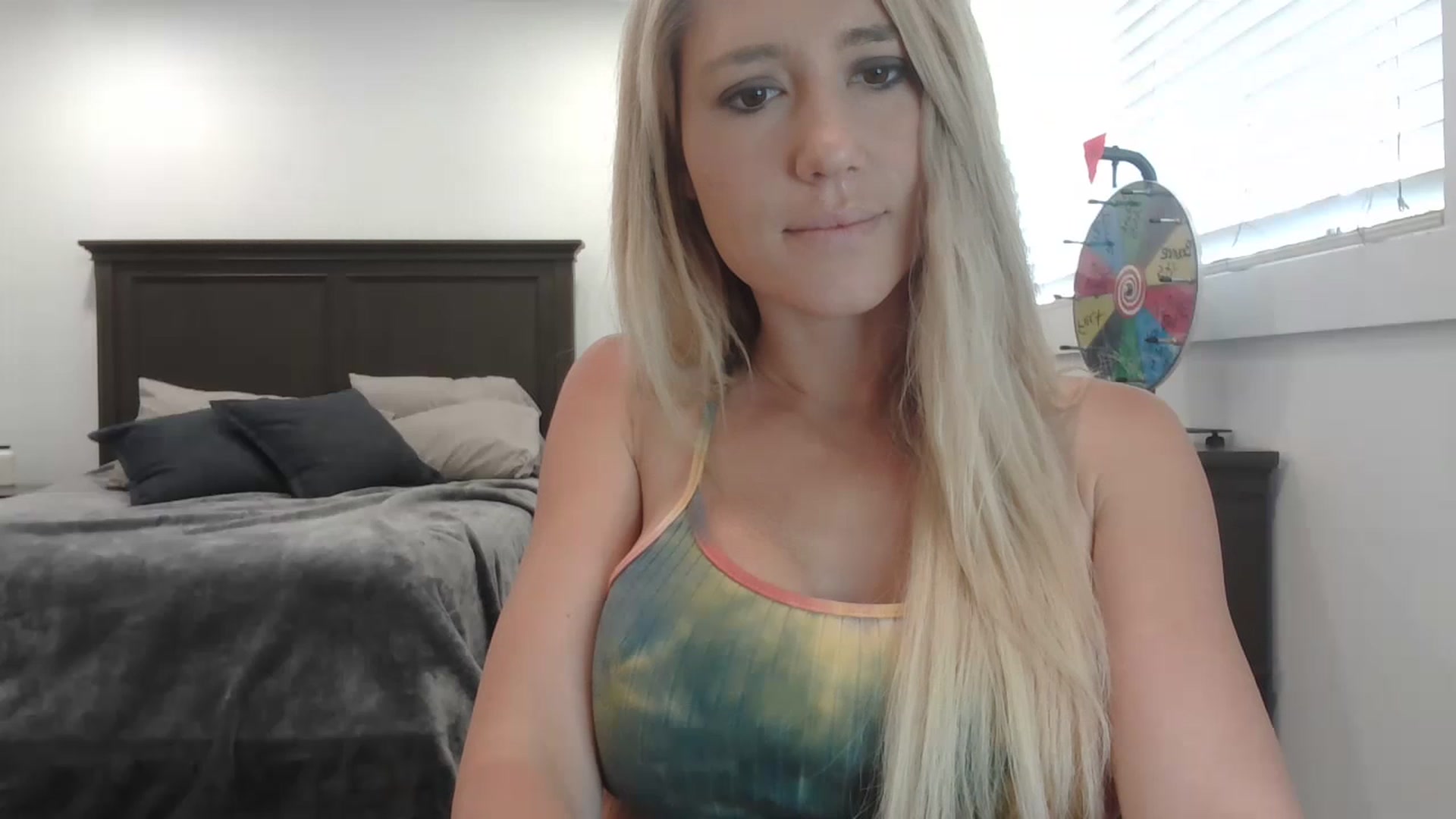 Gallery image thumbnail from blondmilf92's myfreecams stream on, 06/06/2023, 17:04 image 17 of 20