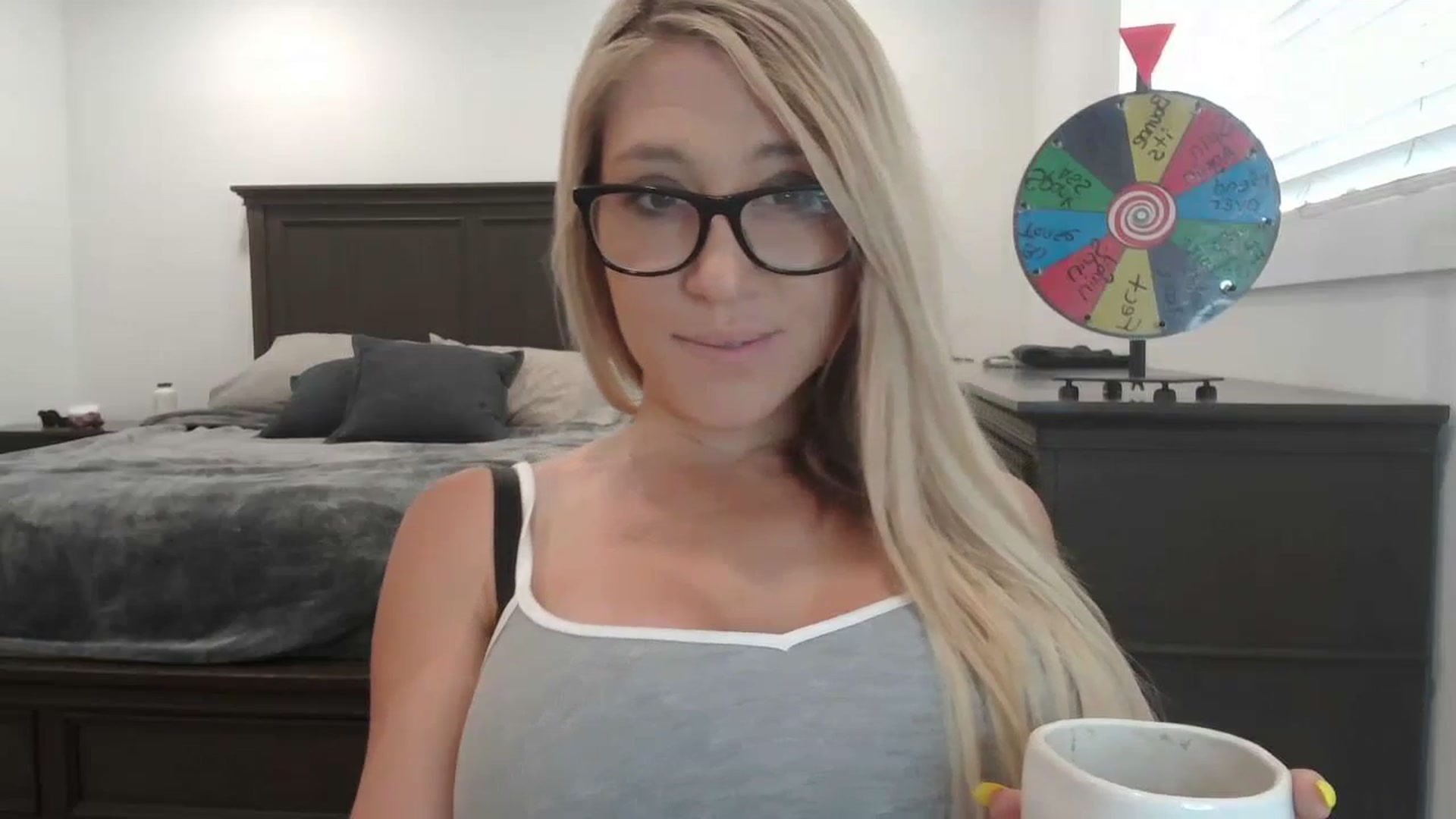 Gallery image thumbnail from blondmilf92's myfreecams stream on, 06/07/2023, 15:39 image 18 of 20
