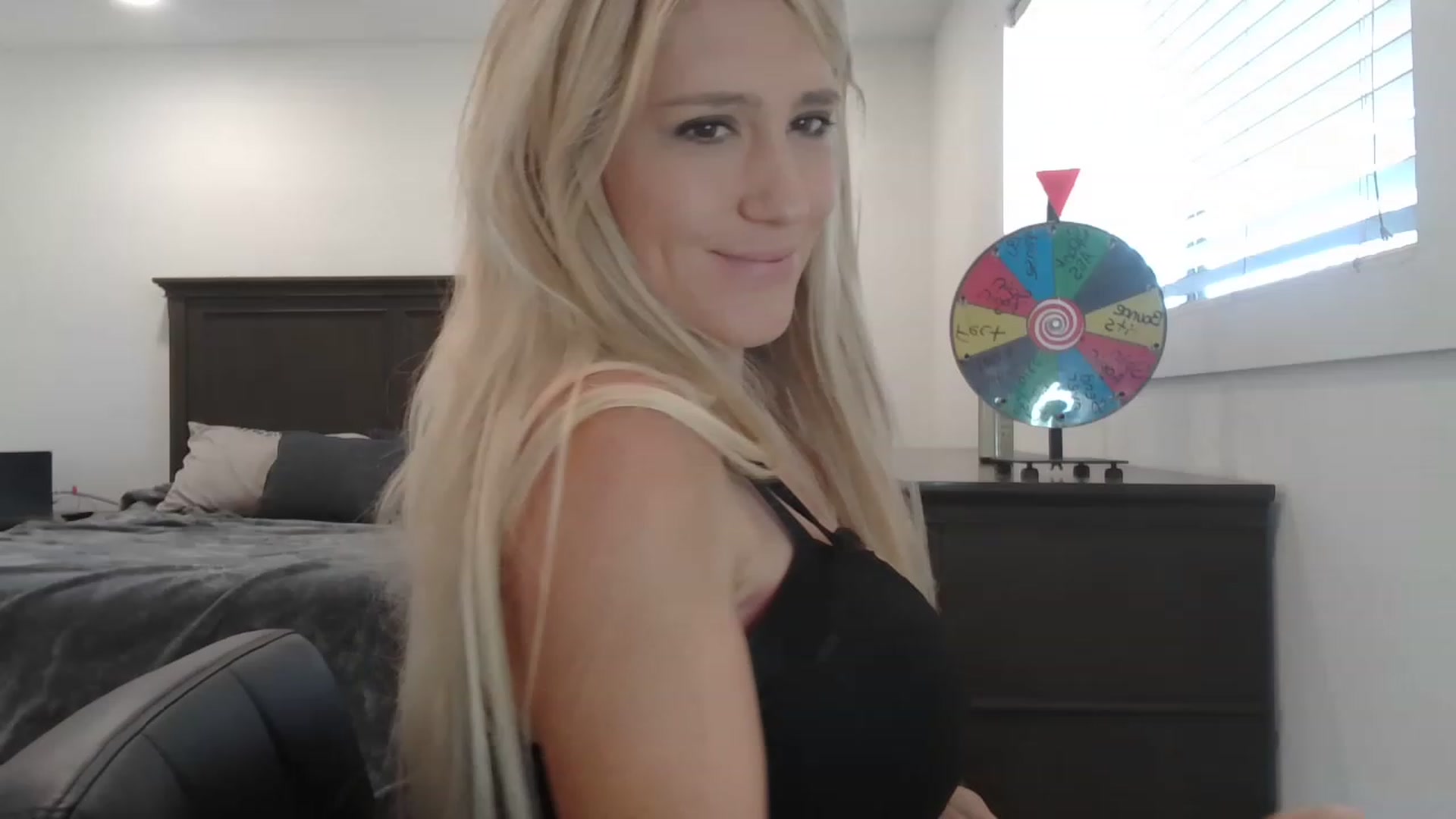 Gallery image thumbnail from blondmilf92's myfreecams stream on, 06/13/2023, 18:40 image 2 of 20