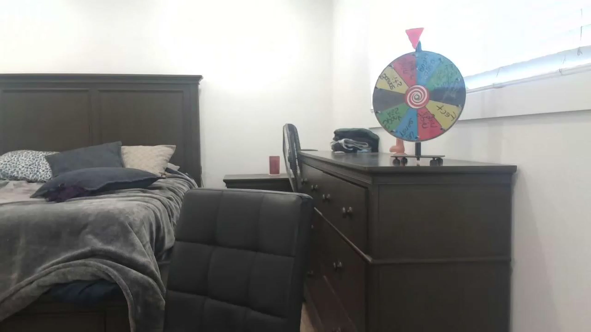 Gallery image thumbnail from blondmilf92's myfreecams stream on, 06/20/2023, 18:30 image 18 of 20