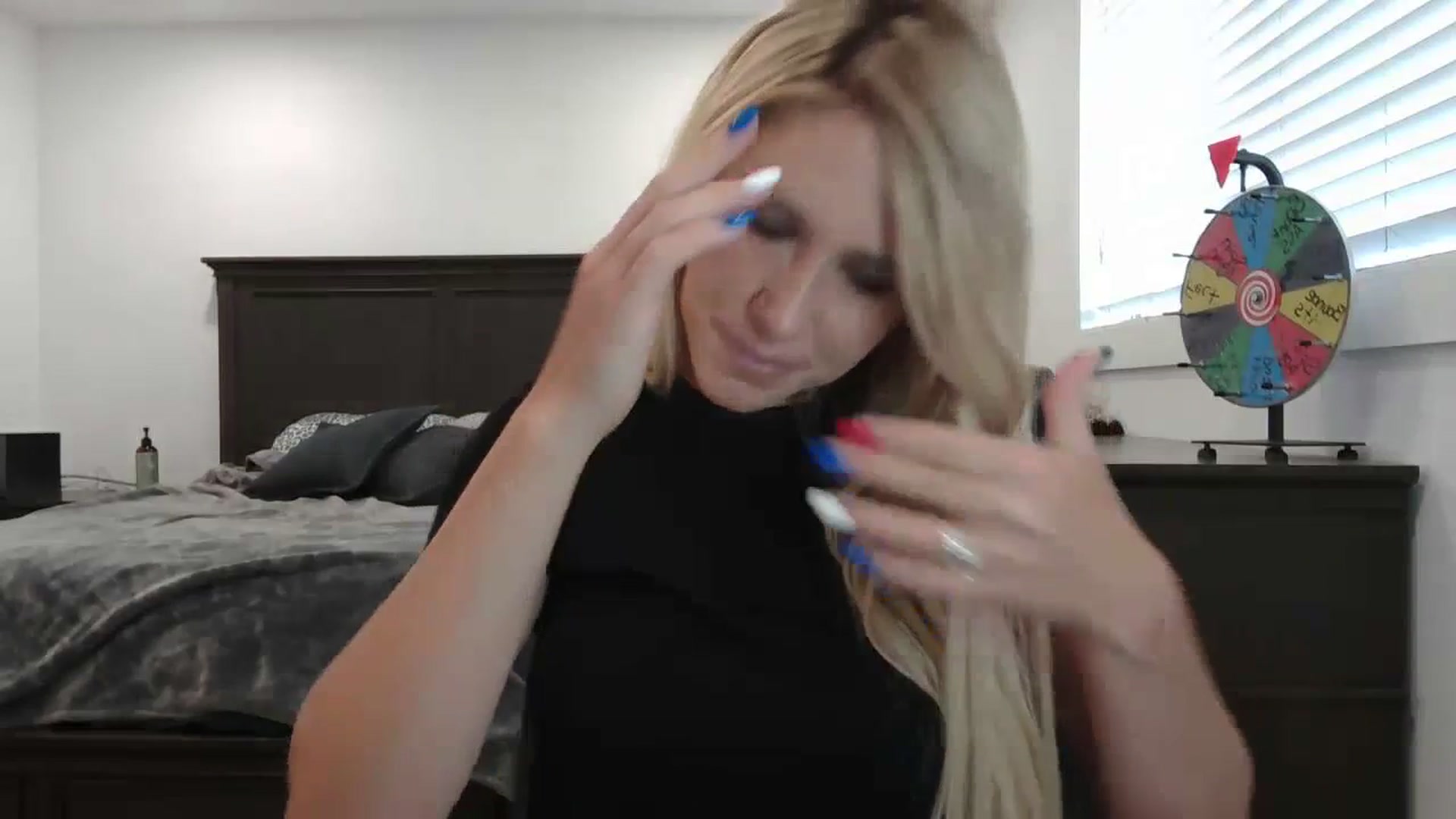 Gallery image thumbnail from blondmilf92's myfreecams stream on, 06/27/2023, 16:13 image 8 of 20