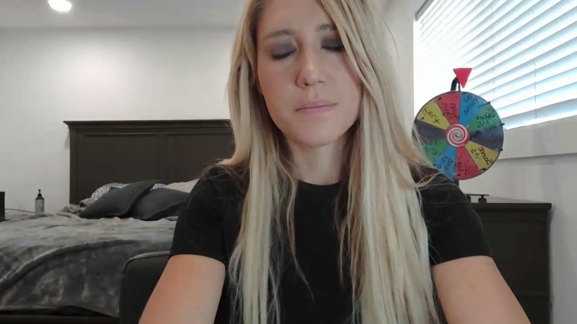 Gallery image thumbnail from blondmilf92's myfreecams stream on, 06/27/2023, 16:13 image 3 of 20