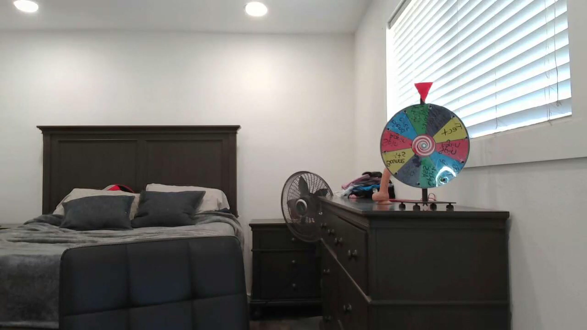 Gallery image thumbnail from blondmilf92's myfreecams stream on, 07/05/2023, 17:04 image 17 of 20
