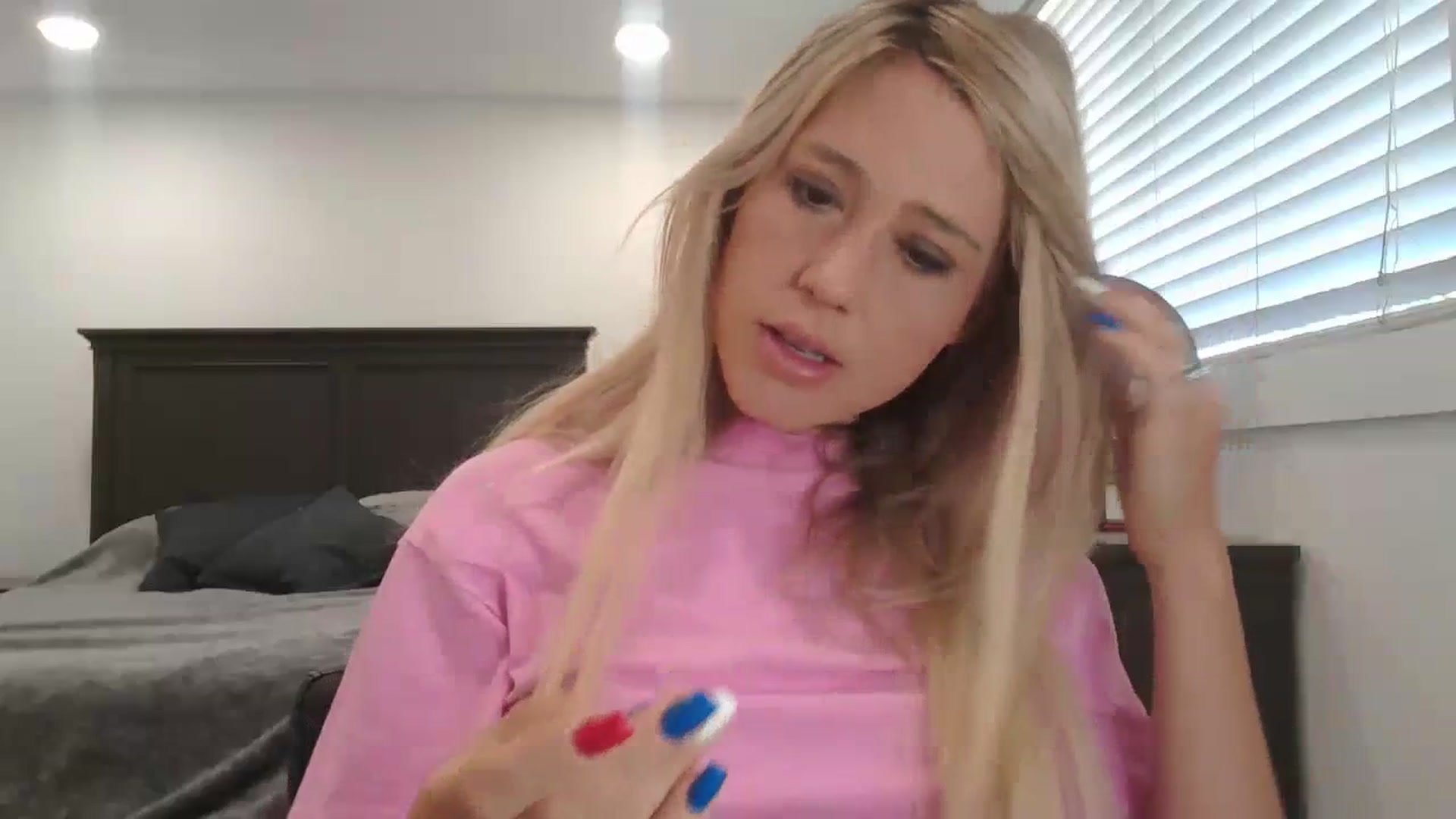 Gallery image thumbnail from blondmilf92's myfreecams stream on, 07/10/2023, 17:06 image 4 of 20