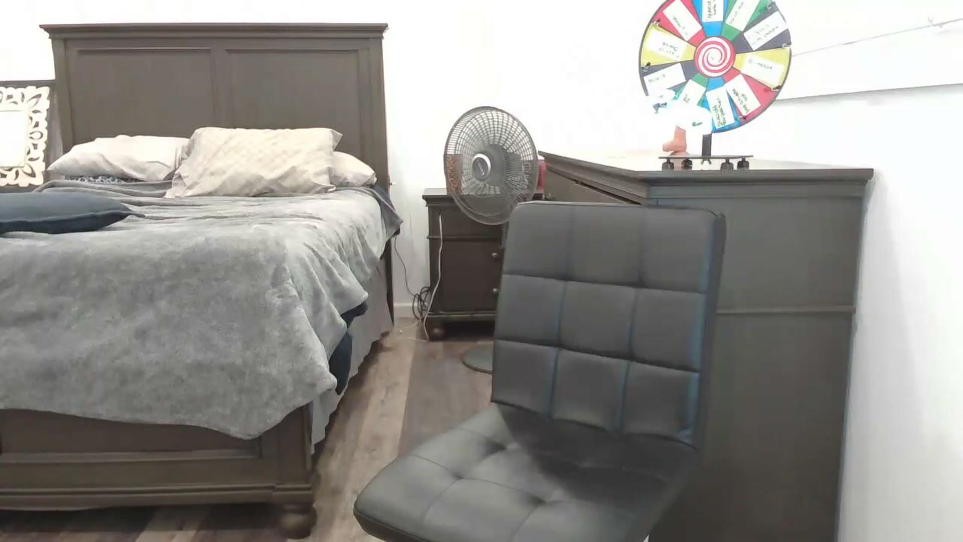 Gallery image thumbnail from blondmilf92's myfreecams stream on, 07/17/2023, 17:17 image 12 of 20