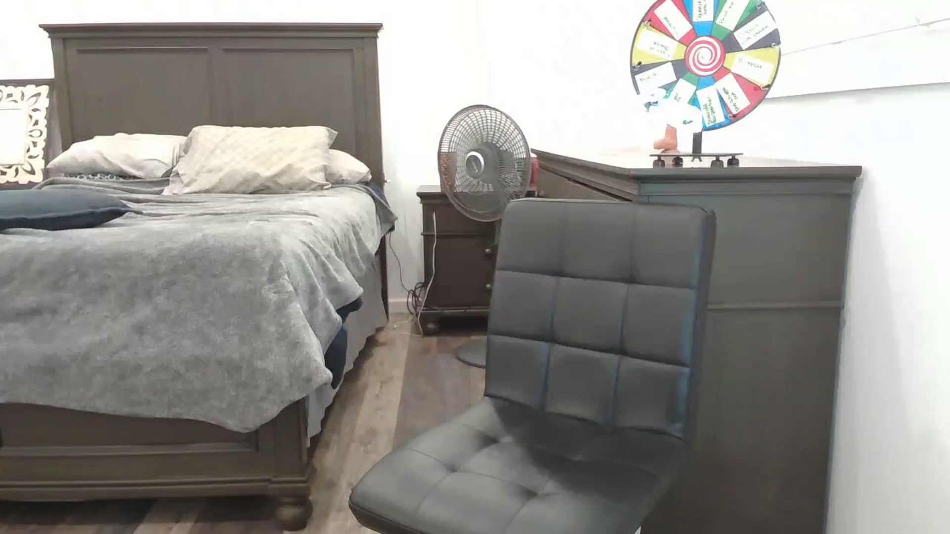 Gallery image thumbnail from blondmilf92's myfreecams stream on, 07/17/2023, 17:17 image 13 of 20