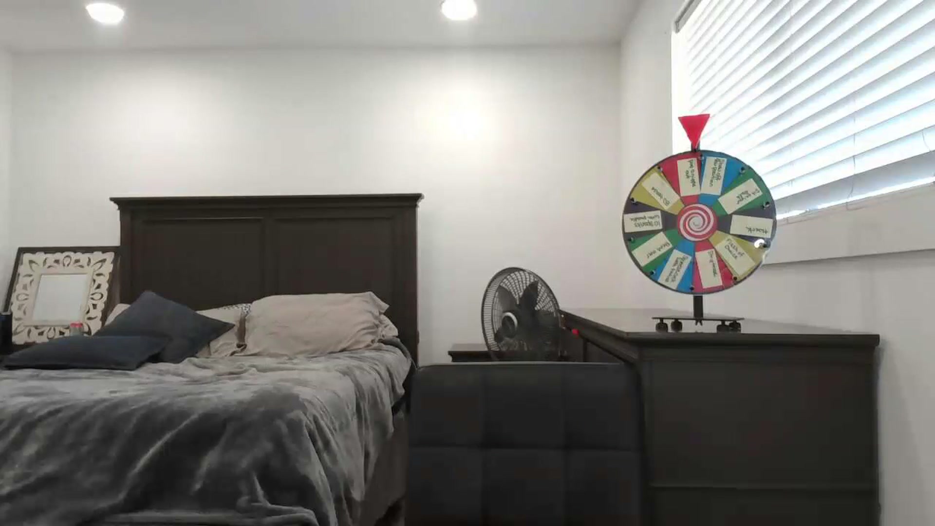 Gallery image thumbnail from blondmilf92's myfreecams stream on, 07/19/2023, 18:25 image 7 of 20