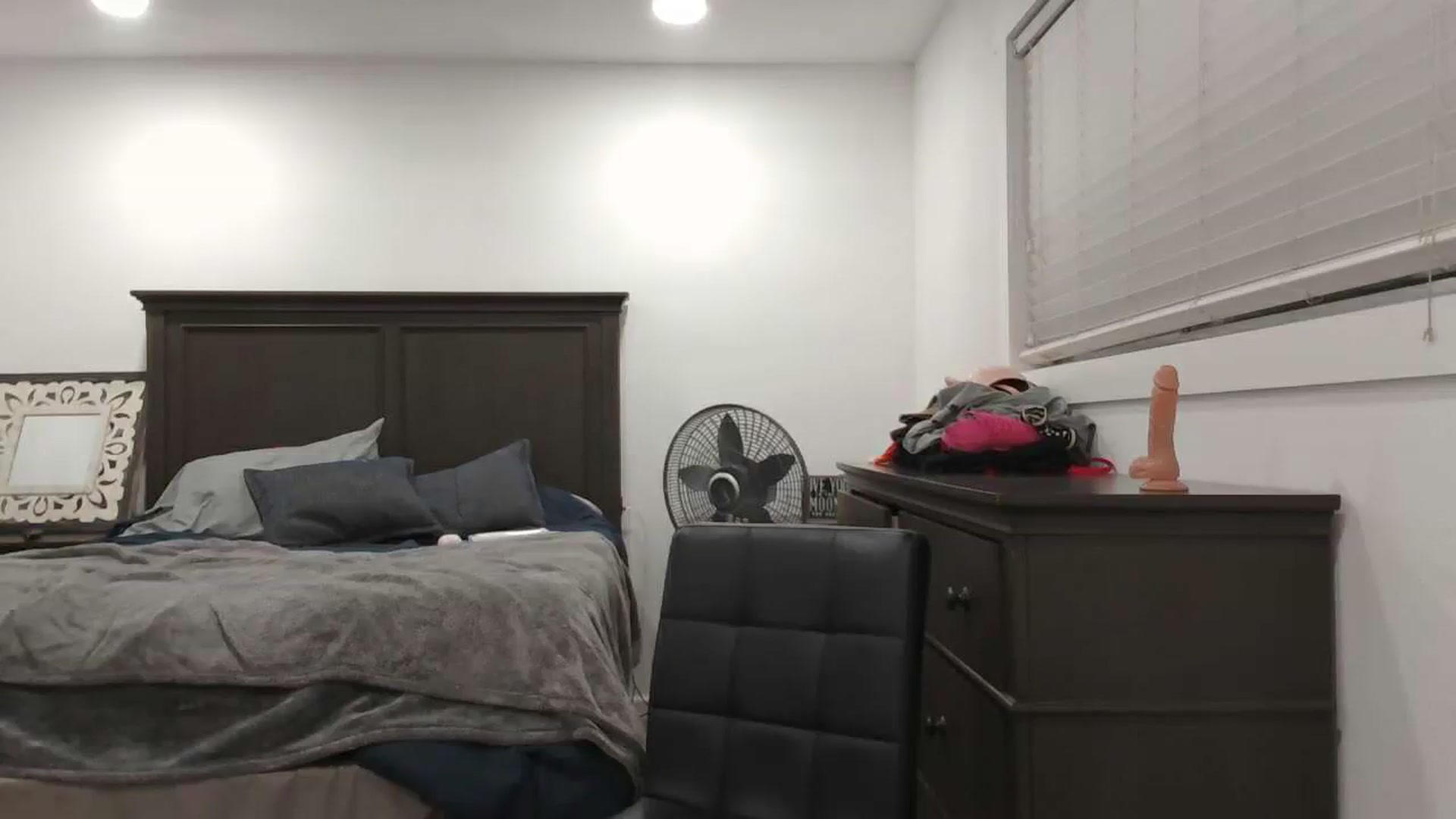 Gallery image thumbnail from blondmilf92's myfreecams stream on, 08/10/2023, 04:44 image 18 of 20