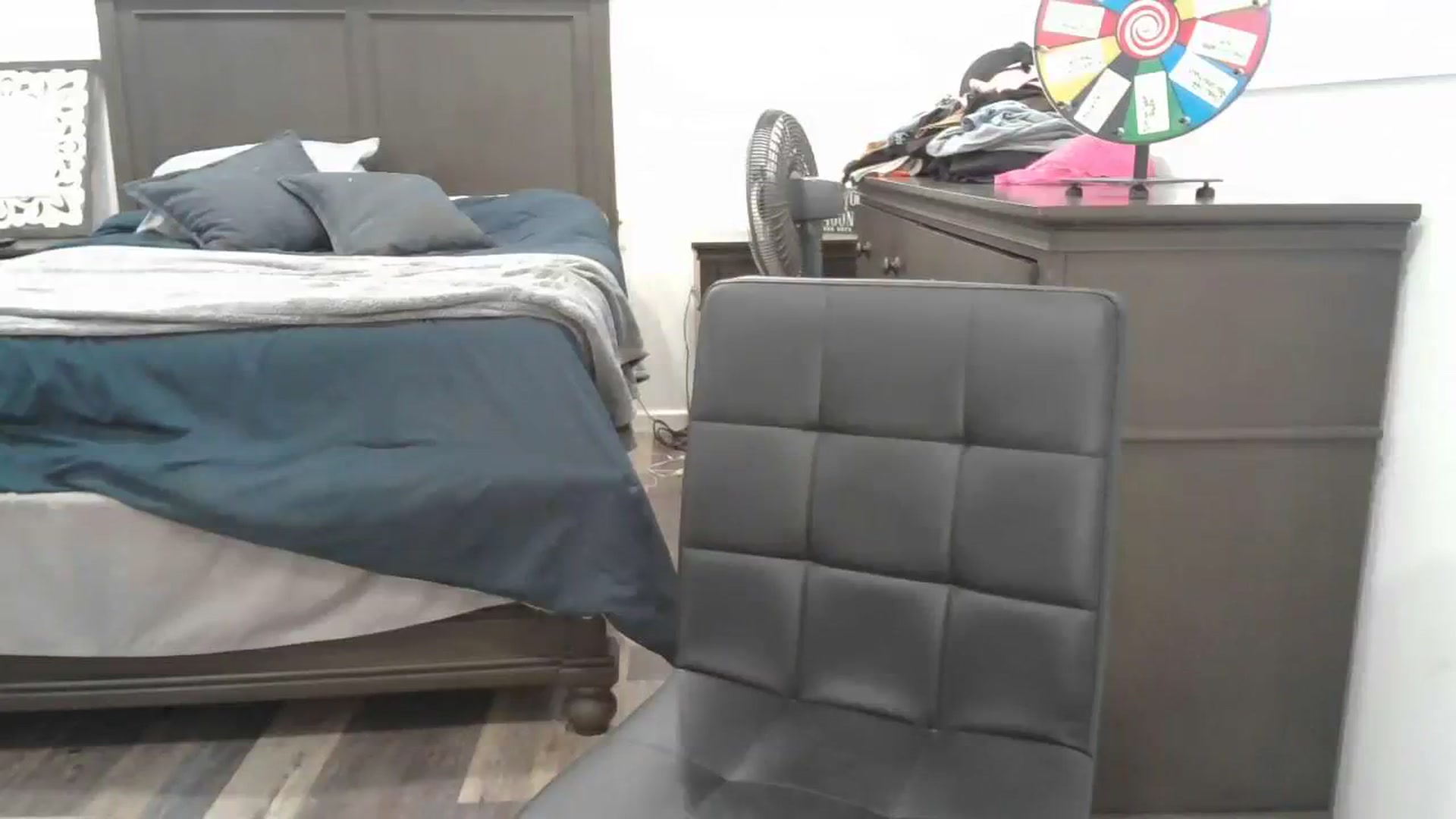 Gallery image thumbnail from blondmilf92's myfreecams stream on, 08/10/2023, 17:09 image 13 of 20
