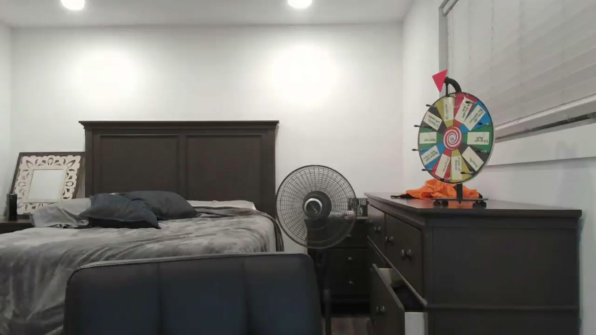 Gallery image thumbnail from blondmilf92's myfreecams stream on, 08/18/2023, 06:05 image 1 of 20