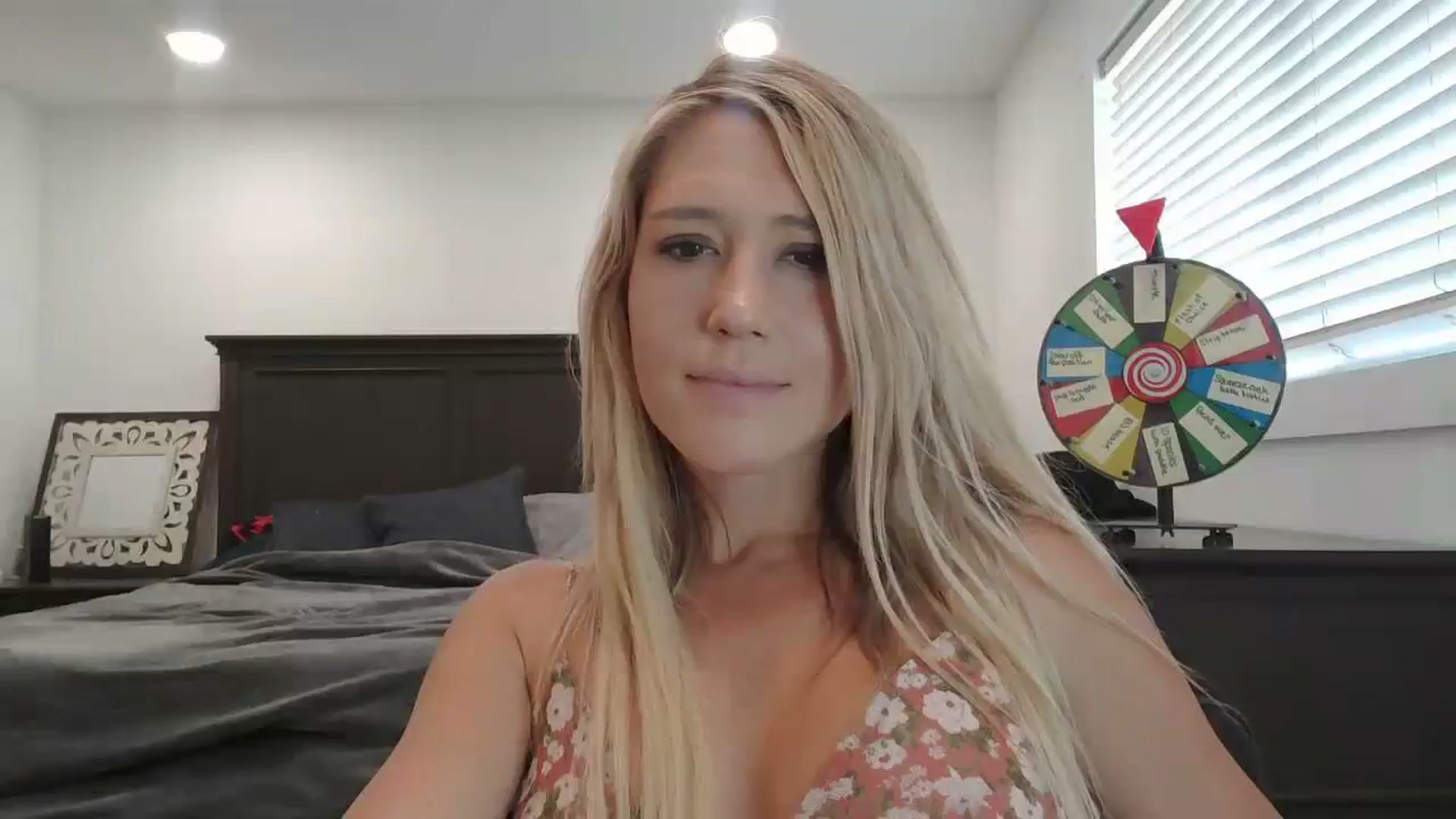 Gallery image thumbnail from blondmilf92's myfreecams stream on, 08/21/2023, 18:36 image 14 of 20