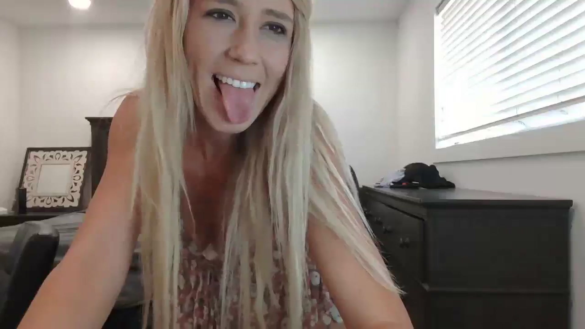Gallery image thumbnail from blondmilf92's myfreecams stream on, 08/21/2023, 18:36 image 4 of 20
