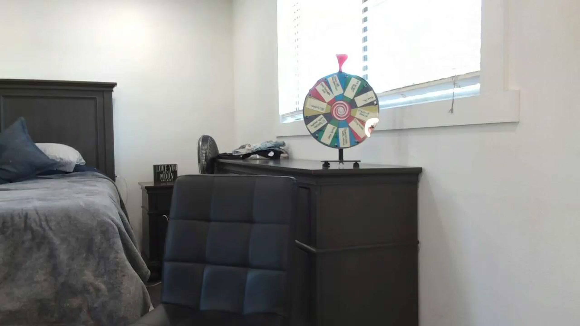 Gallery image thumbnail from blondmilf92's myfreecams stream on, 09/06/2023, 18:49 image 3 of 20