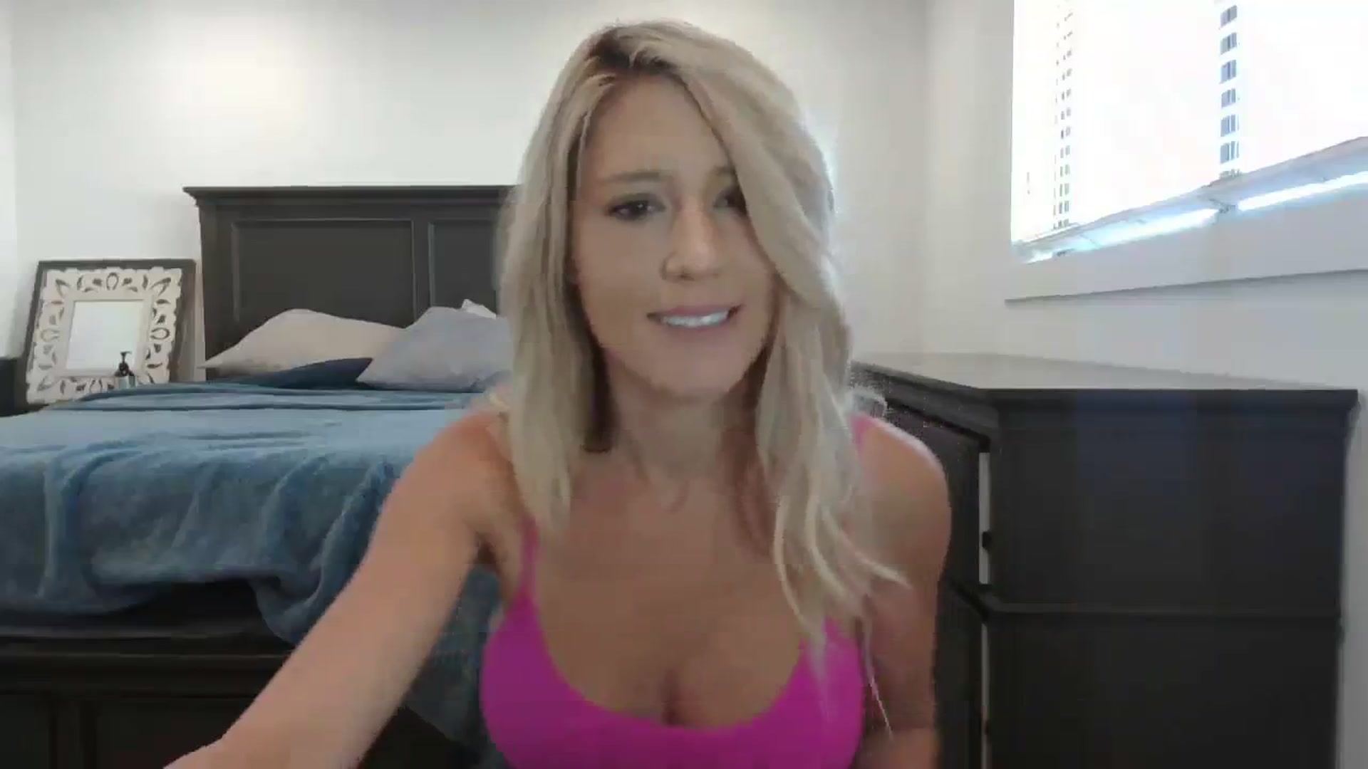 Gallery image thumbnail from blondmilf92's myfreecams stream on, 09/28/2023, 20:46 image 4 of 20