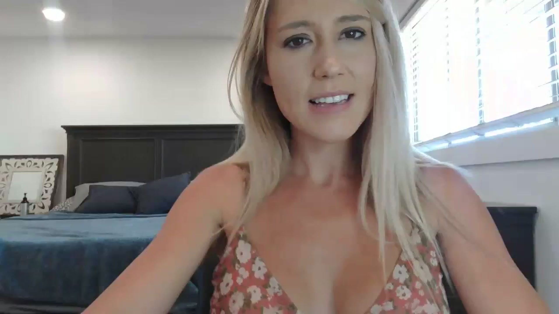 Gallery image thumbnail from blondmilf92's myfreecams stream on, 09/29/2023, 18:34 image 5 of 20