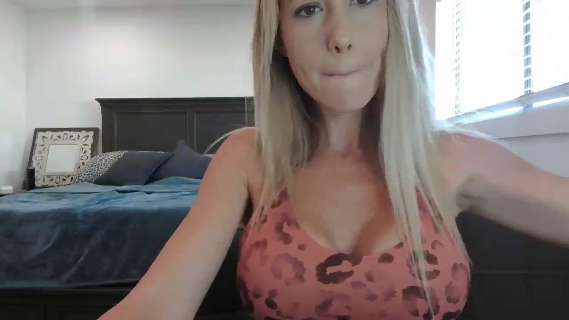 Gallery image thumbnail from blondmilf92's myfreecams stream on, 10/02/2023, 20:11 image 8 of 20