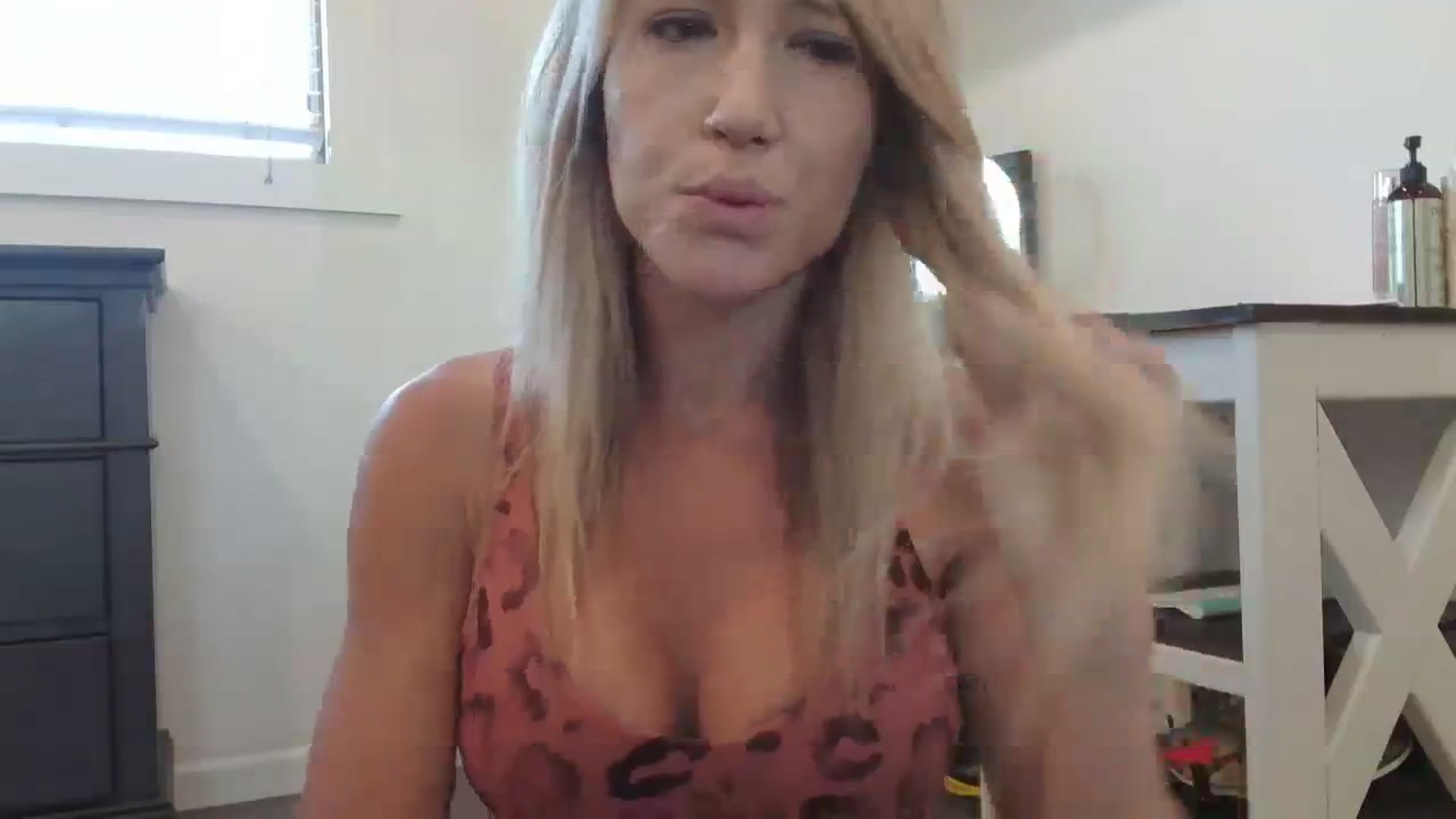 Gallery image thumbnail from blondmilf92's myfreecams stream on, 10/02/2023, 20:11 image 10 of 20