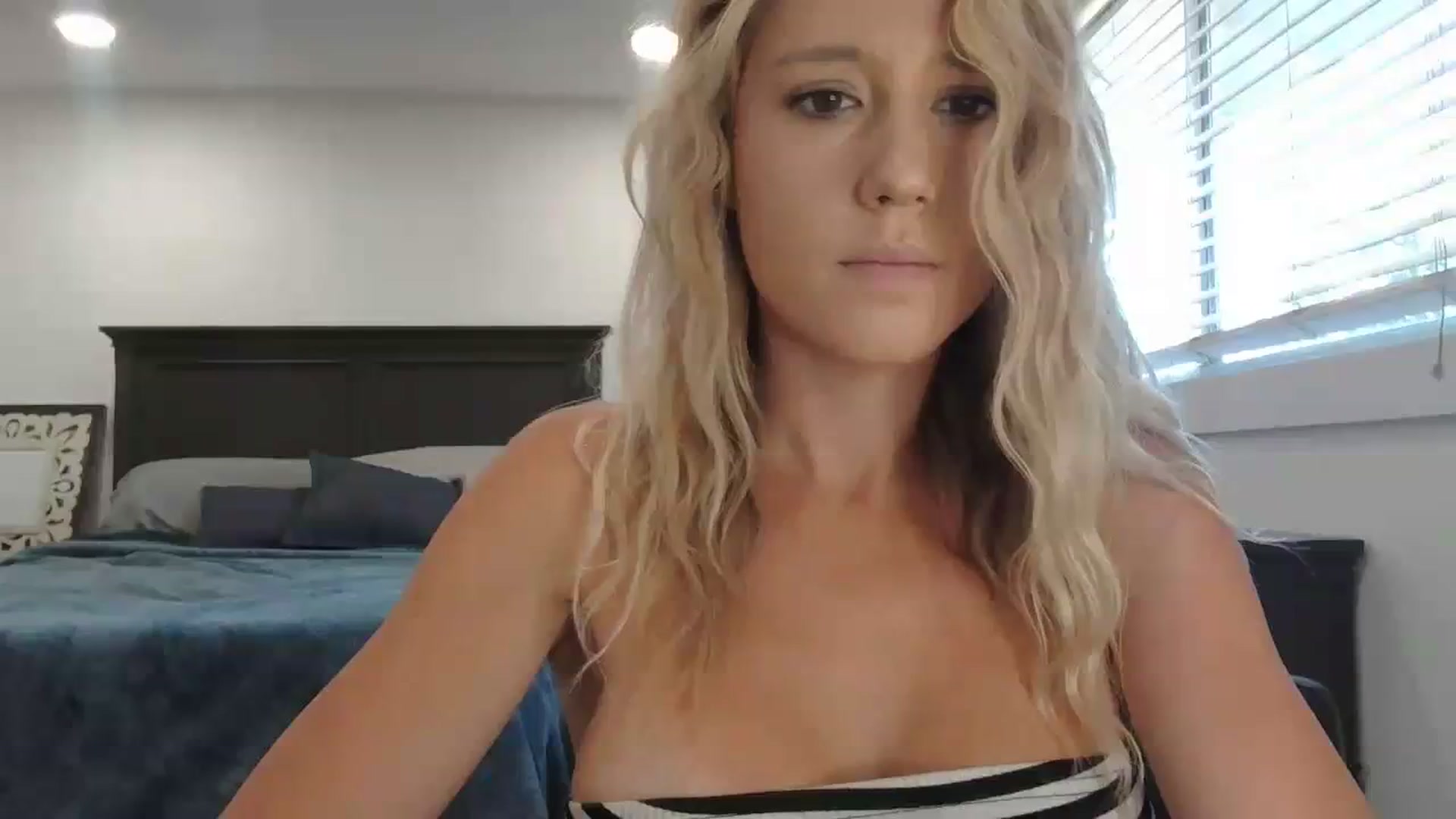 Gallery image thumbnail from blondmilf92's myfreecams stream on, 10/05/2023, 20:29 image 1 of 20