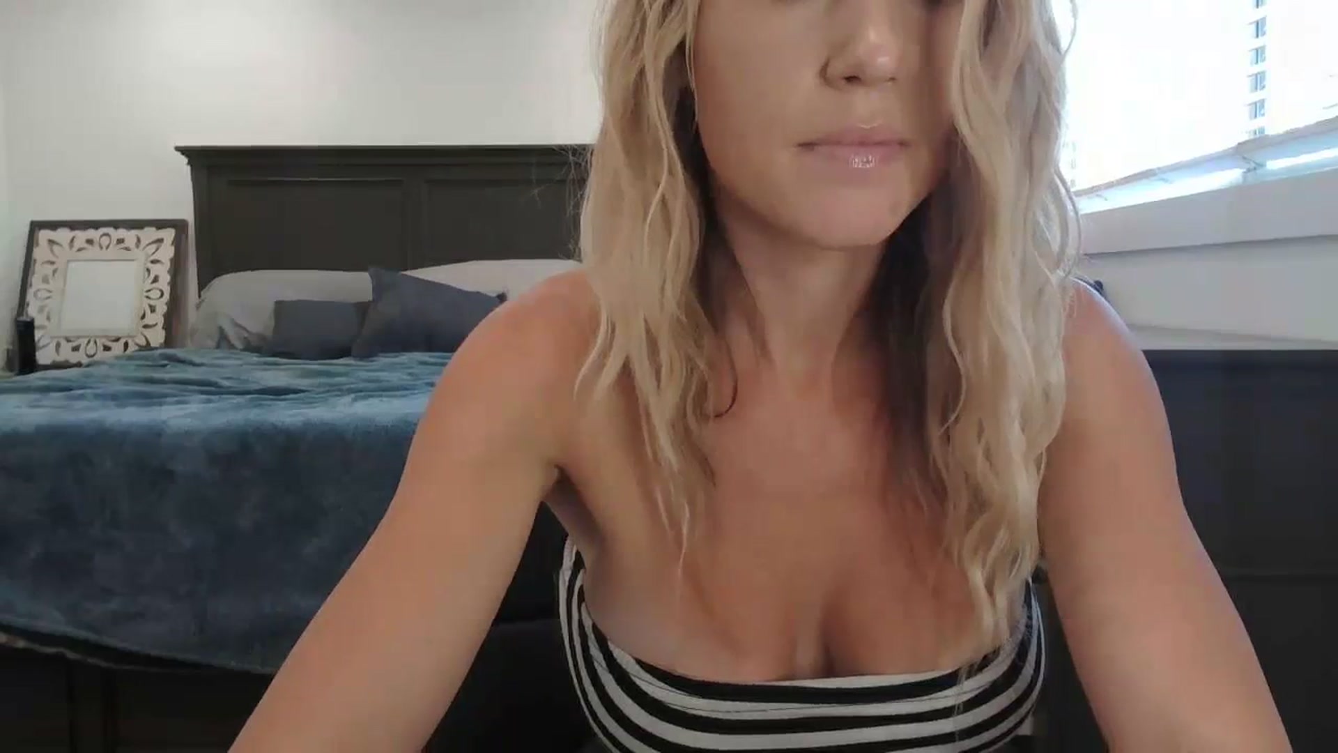 Gallery image thumbnail from blondmilf92's myfreecams stream on, 10/05/2023, 20:29 image 17 of 20