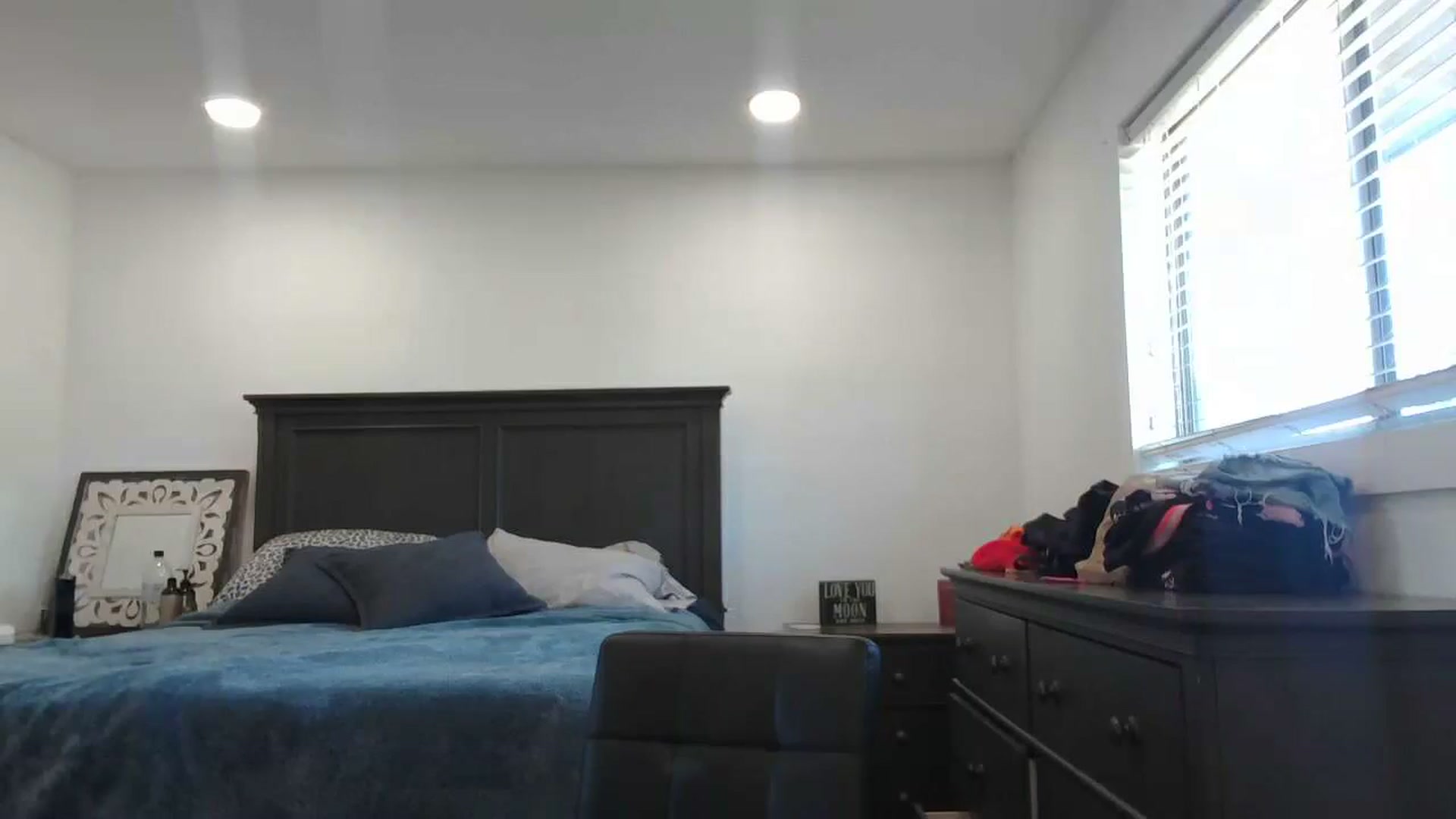 Gallery image thumbnail from blondmilf92's myfreecams stream on, 10/06/2023, 20:18 image 7 of 20