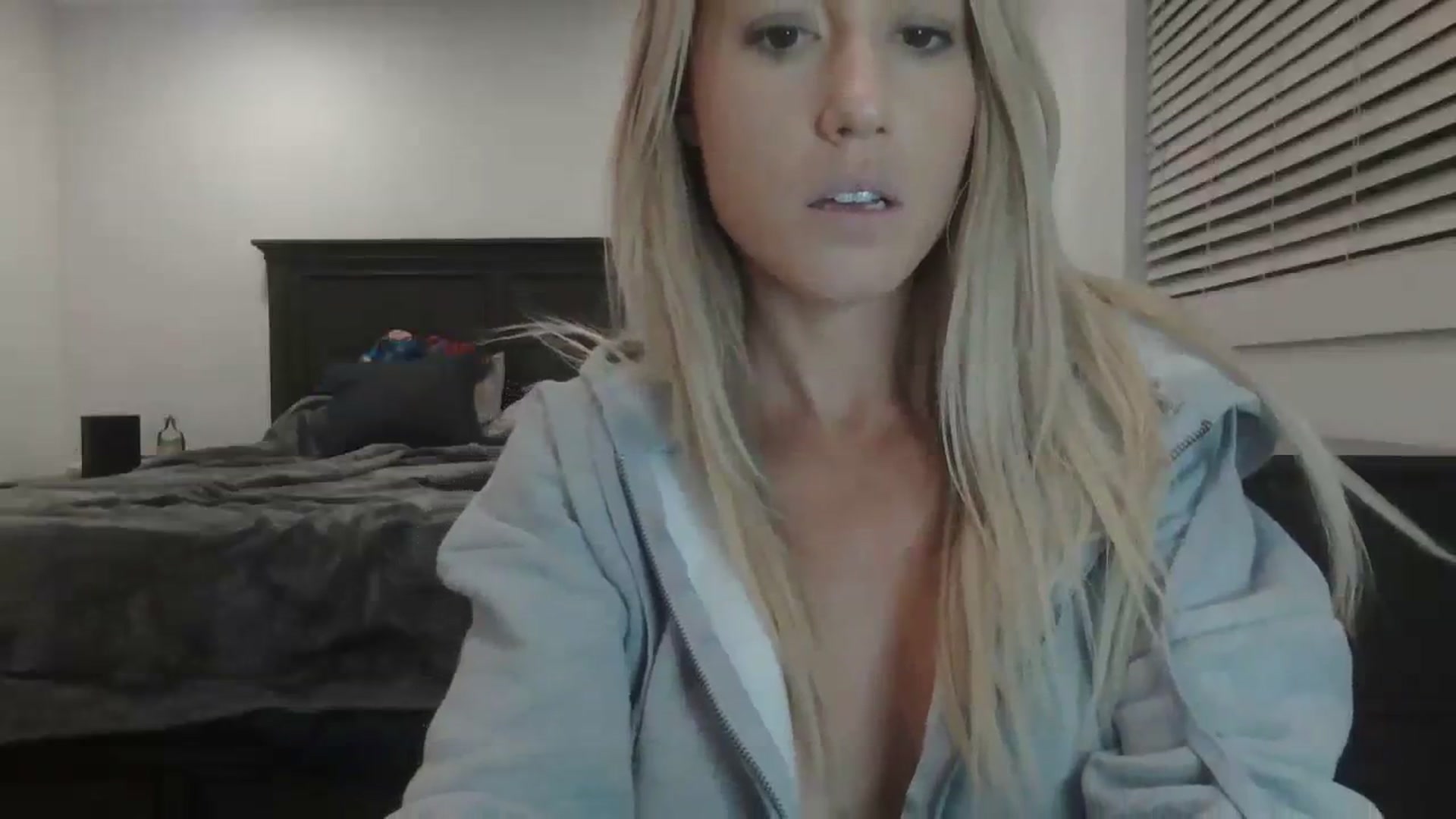 Gallery image thumbnail from blondmilf92's myfreecams stream on, 11/23/2023, 08:50 image 18 of 20