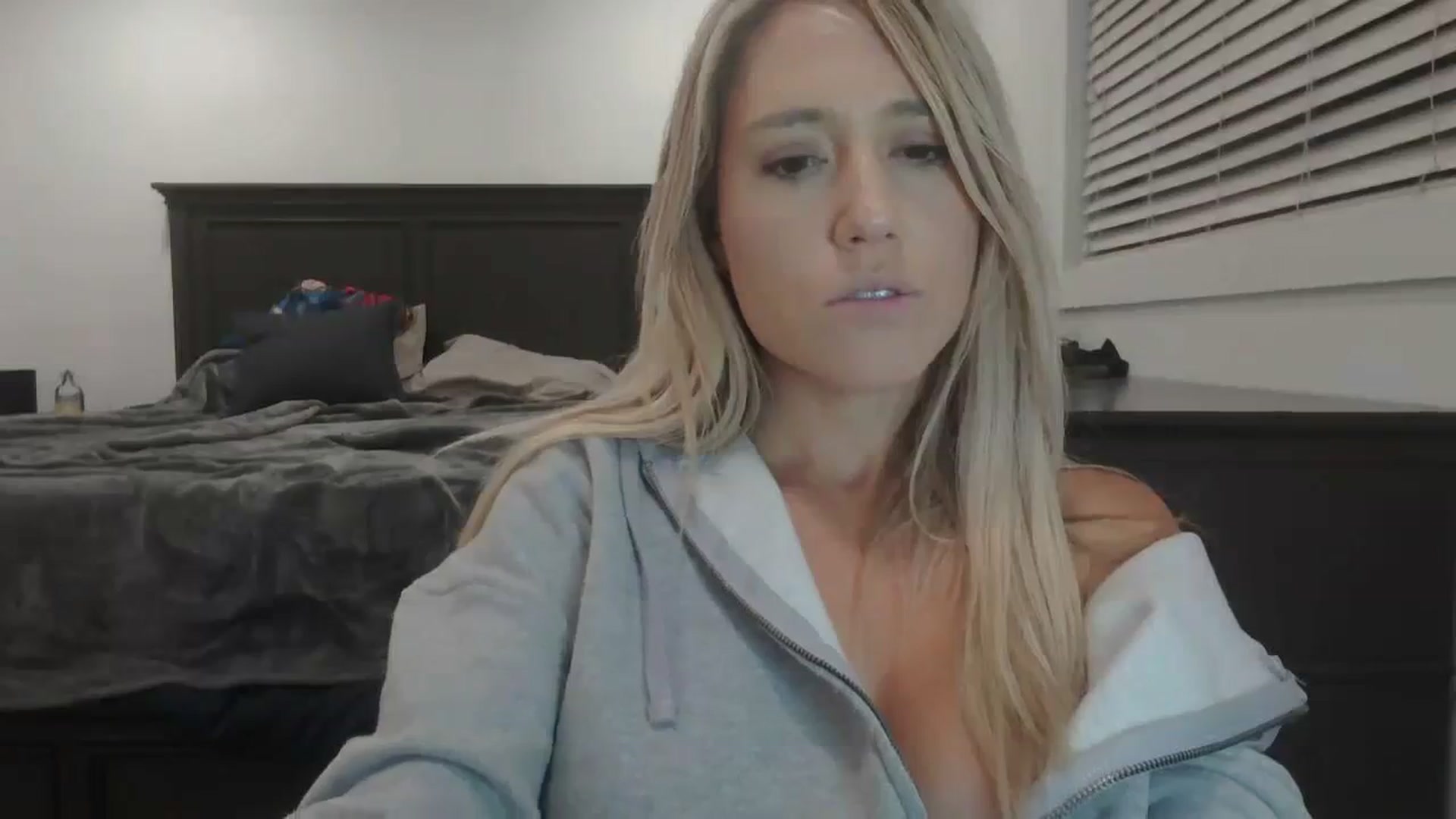 Gallery image thumbnail from blondmilf92's myfreecams stream on, 11/23/2023, 08:50 image 5 of 20
