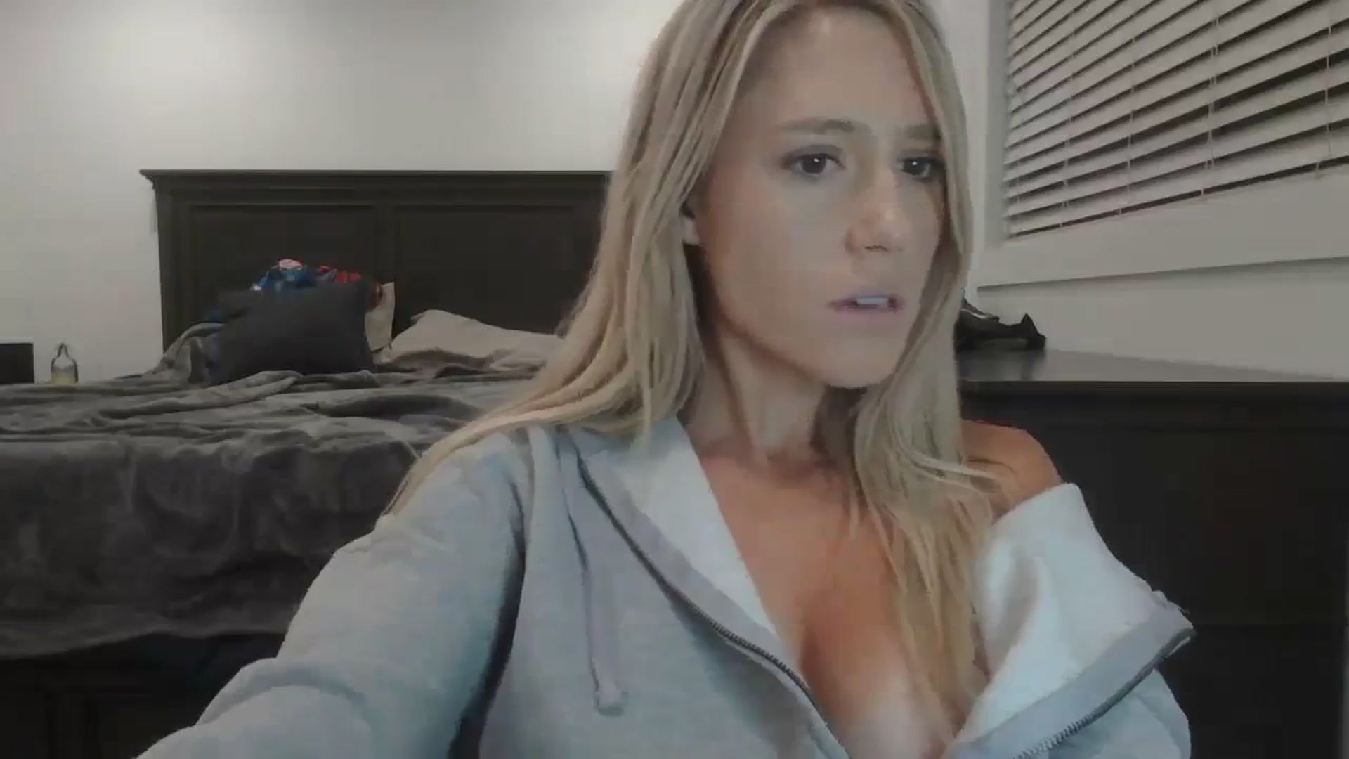 Gallery image thumbnail from blondmilf92's myfreecams stream on, 11/23/2023, 08:50 image 6 of 20