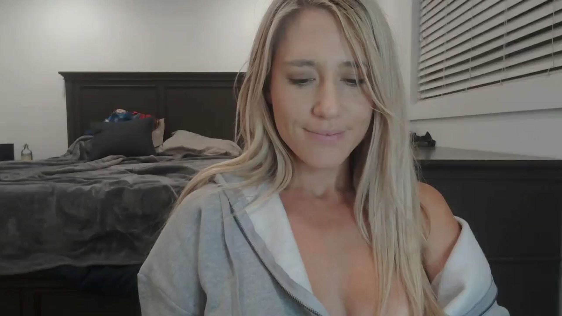 Gallery image thumbnail from blondmilf92's myfreecams stream on, 11/23/2023, 08:50 image 9 of 20