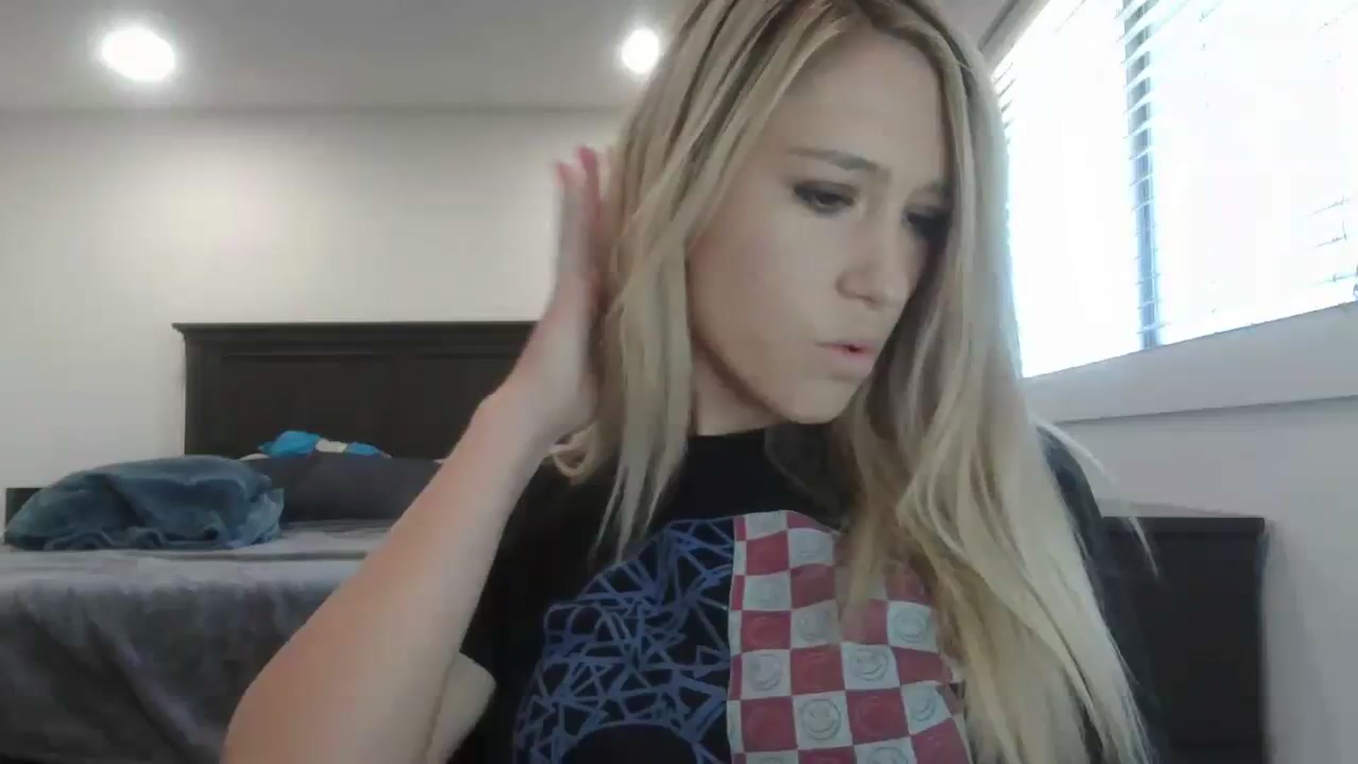 Gallery image thumbnail from blondmilf92's myfreecams stream on, 12/04/2023, 22:42 image 1 of 20