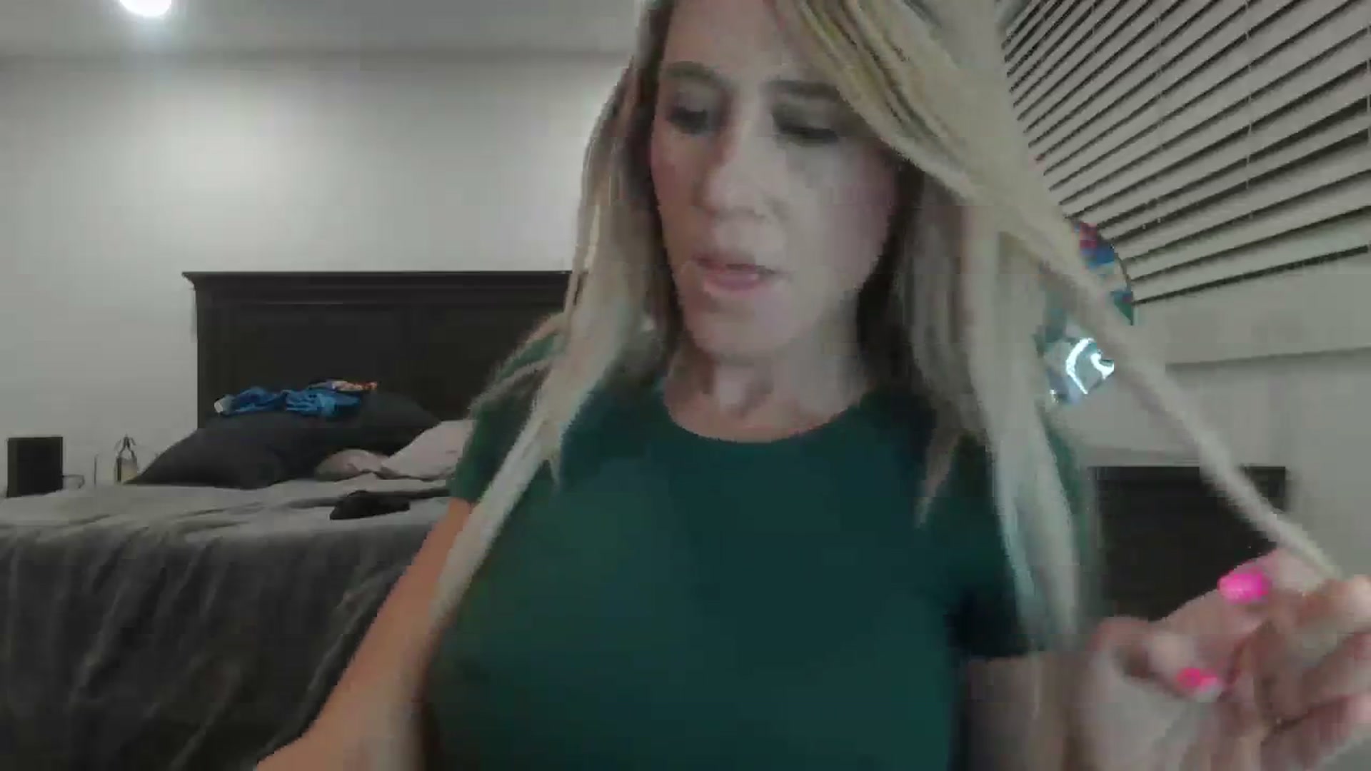 Gallery image thumbnail from blondmilf92's myfreecams stream on, 12/06/2023, 07:17 image 2 of 20