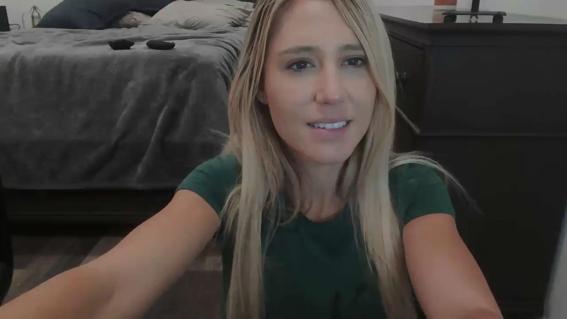 Gallery image thumbnail from blondmilf92's myfreecams stream on, 12/06/2023, 07:17 image 17 of 20