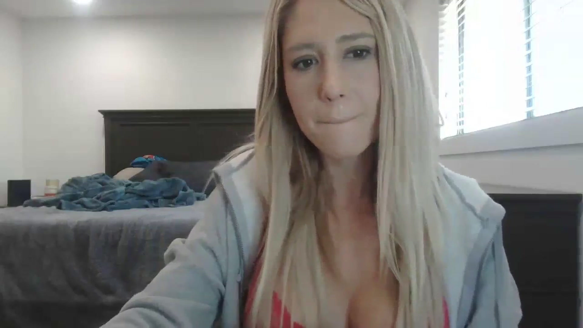 Gallery image thumbnail from blondmilf92's myfreecams stream on, 12/06/2023, 18:40 image 20 of 20