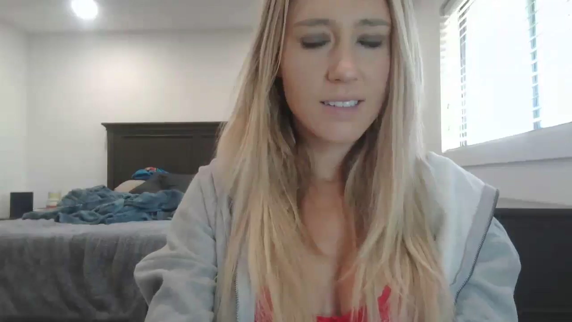 Gallery image thumbnail from blondmilf92's myfreecams stream on, 12/06/2023, 18:40 image 4 of 20