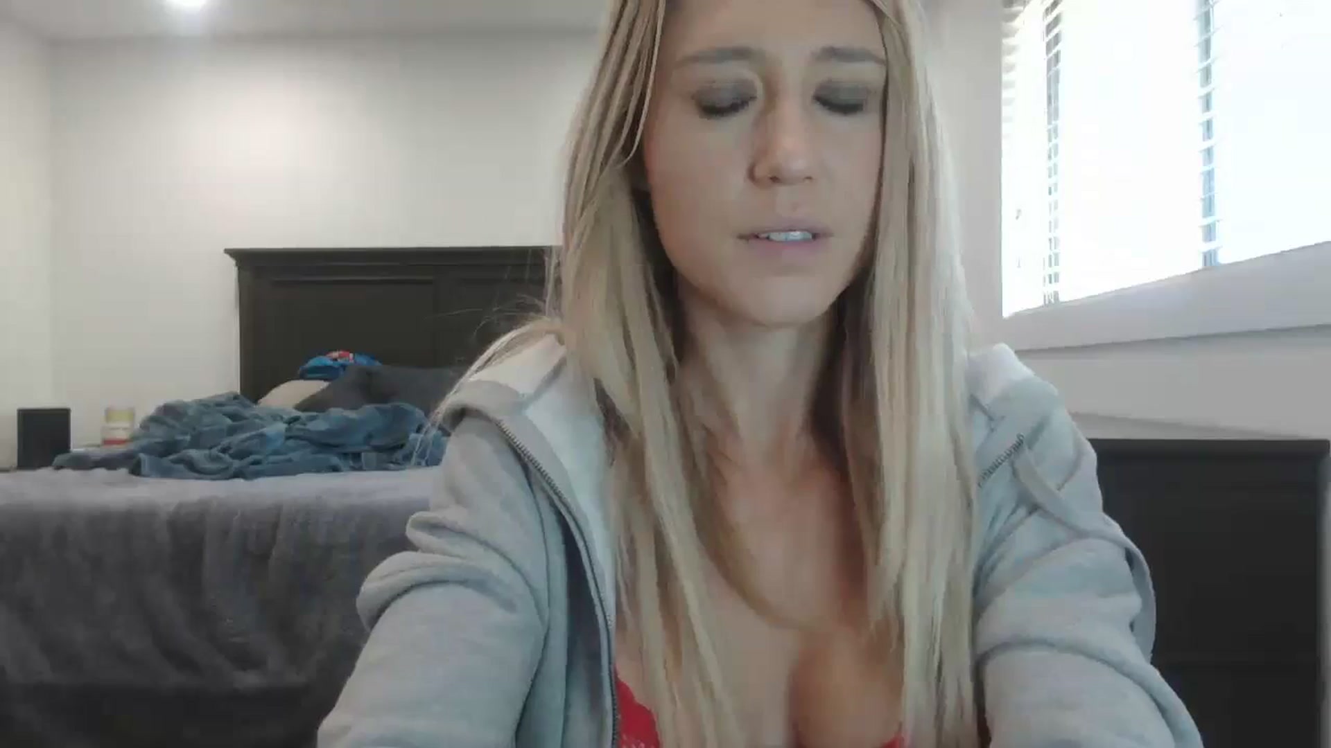 Gallery image thumbnail from blondmilf92's myfreecams stream on, 12/06/2023, 18:40 image 13 of 20