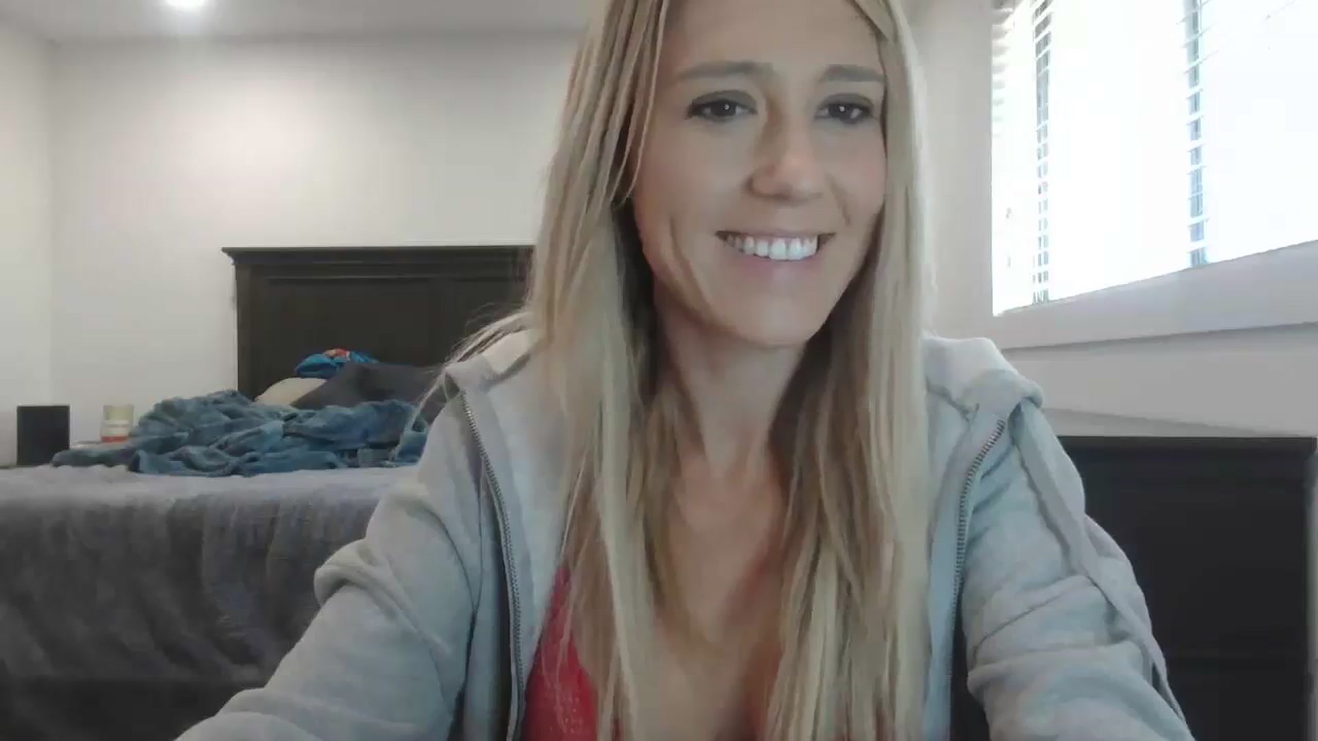 Gallery image thumbnail from blondmilf92's myfreecams stream on, 12/06/2023, 18:40 image 17 of 20