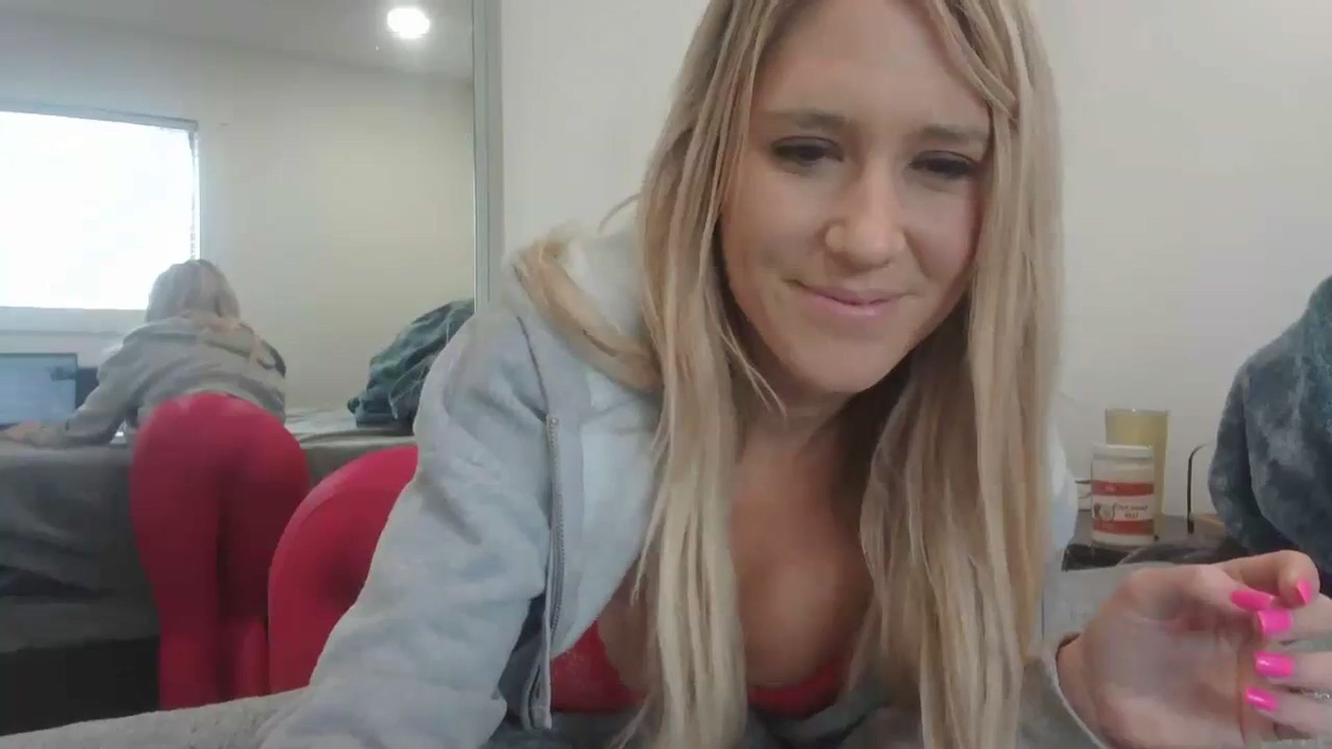 Gallery image thumbnail from blondmilf92's myfreecams stream on, 12/06/2023, 20:17 image 5 of 20